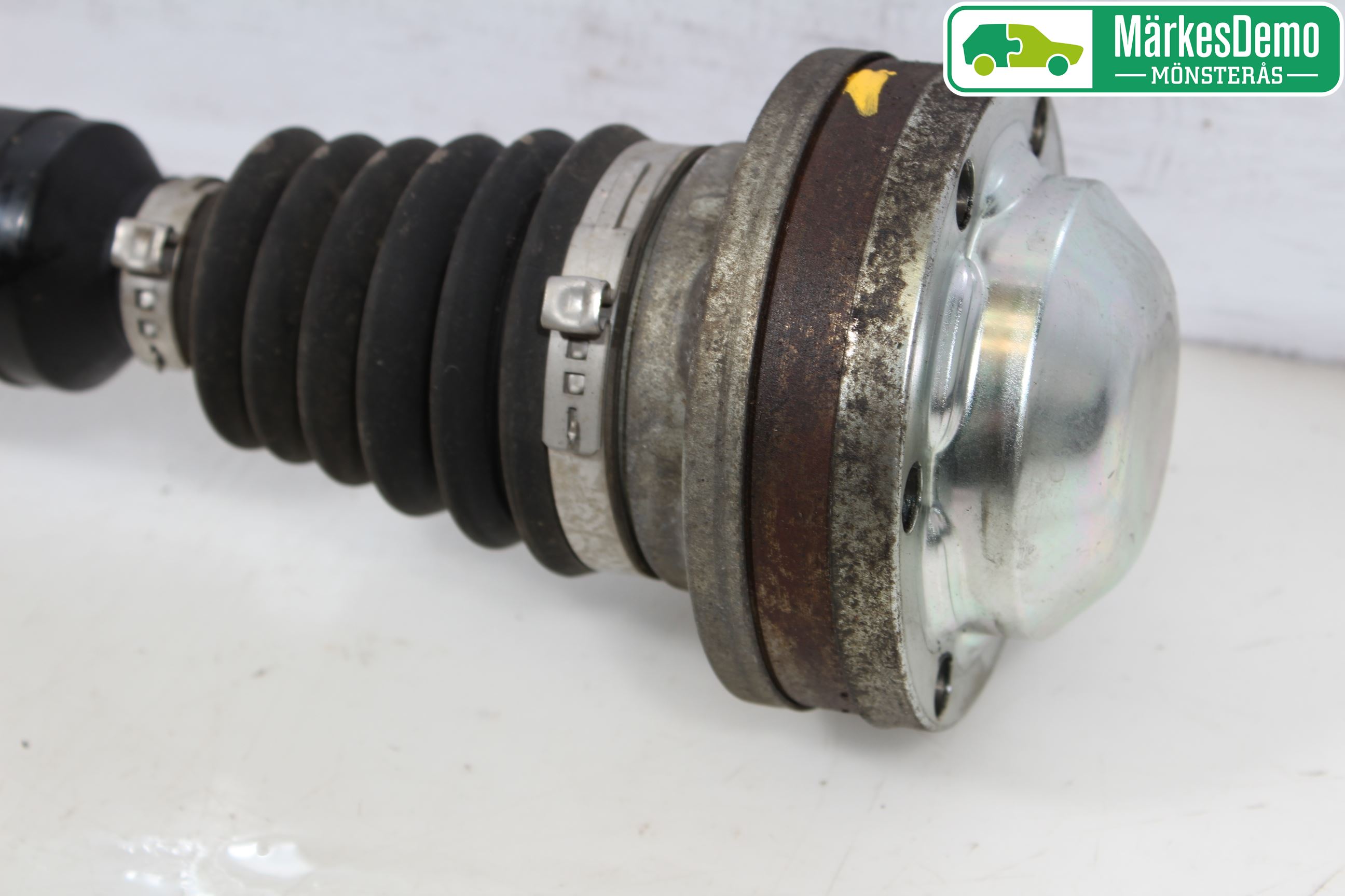 Volkswagen VW PASSAT 05-11 Drivaxel Fram Höger