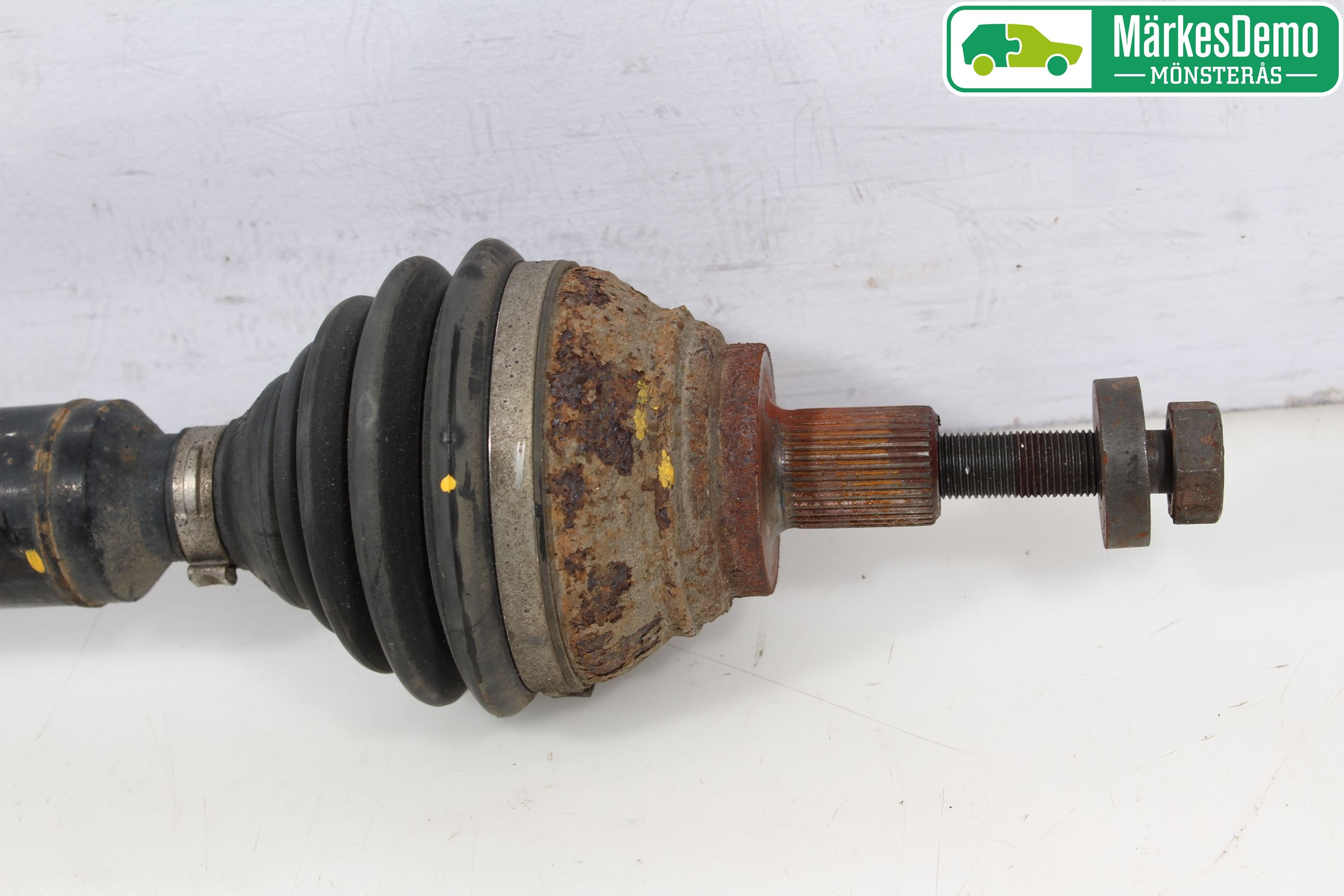 Volkswagen VW PASSAT 05-11 Drivaxel Fram Höger