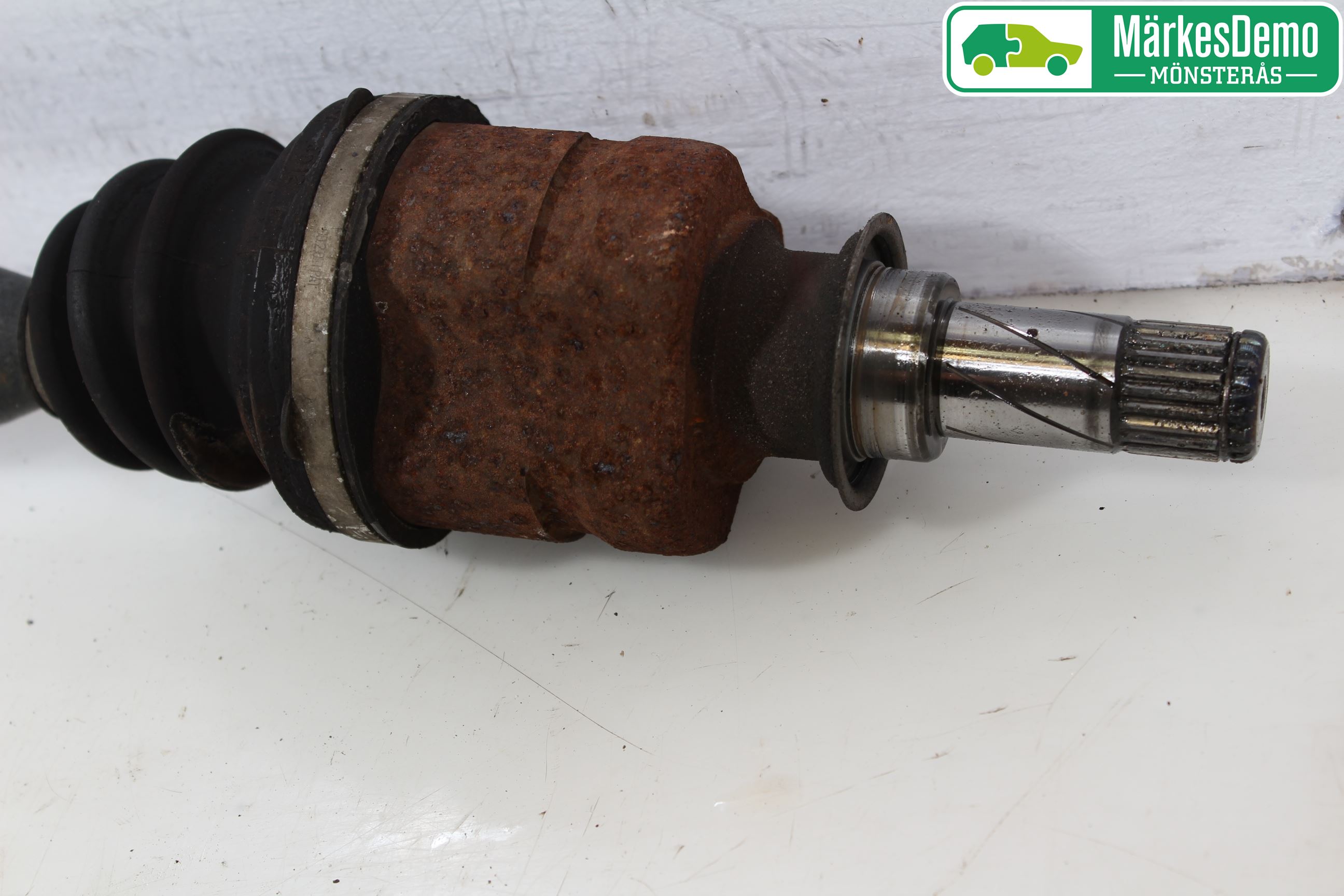Opel CORSA D 07-14 Drivaxel Fram Höger
