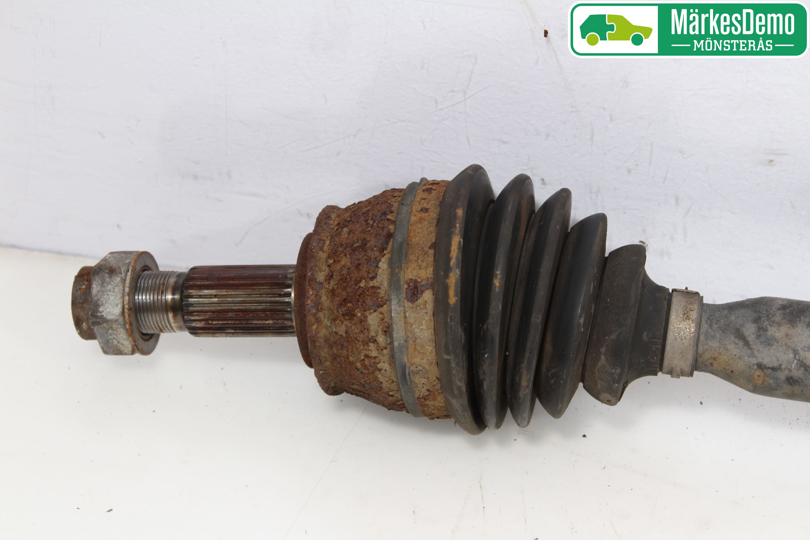 Opel CORSA D 07-14 Drivaxel Fram Höger