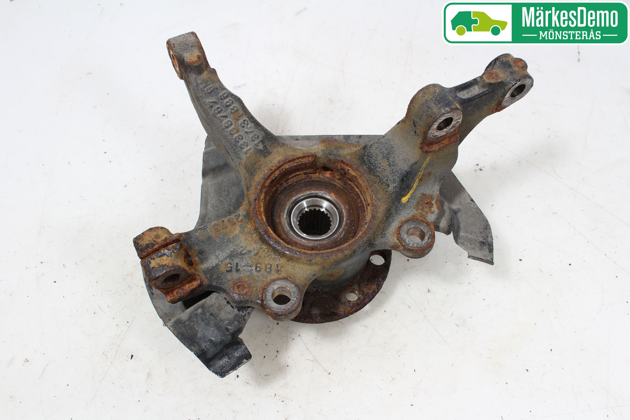 Opel CORSA E 15-19 Styrspindel Lagerhus Vä