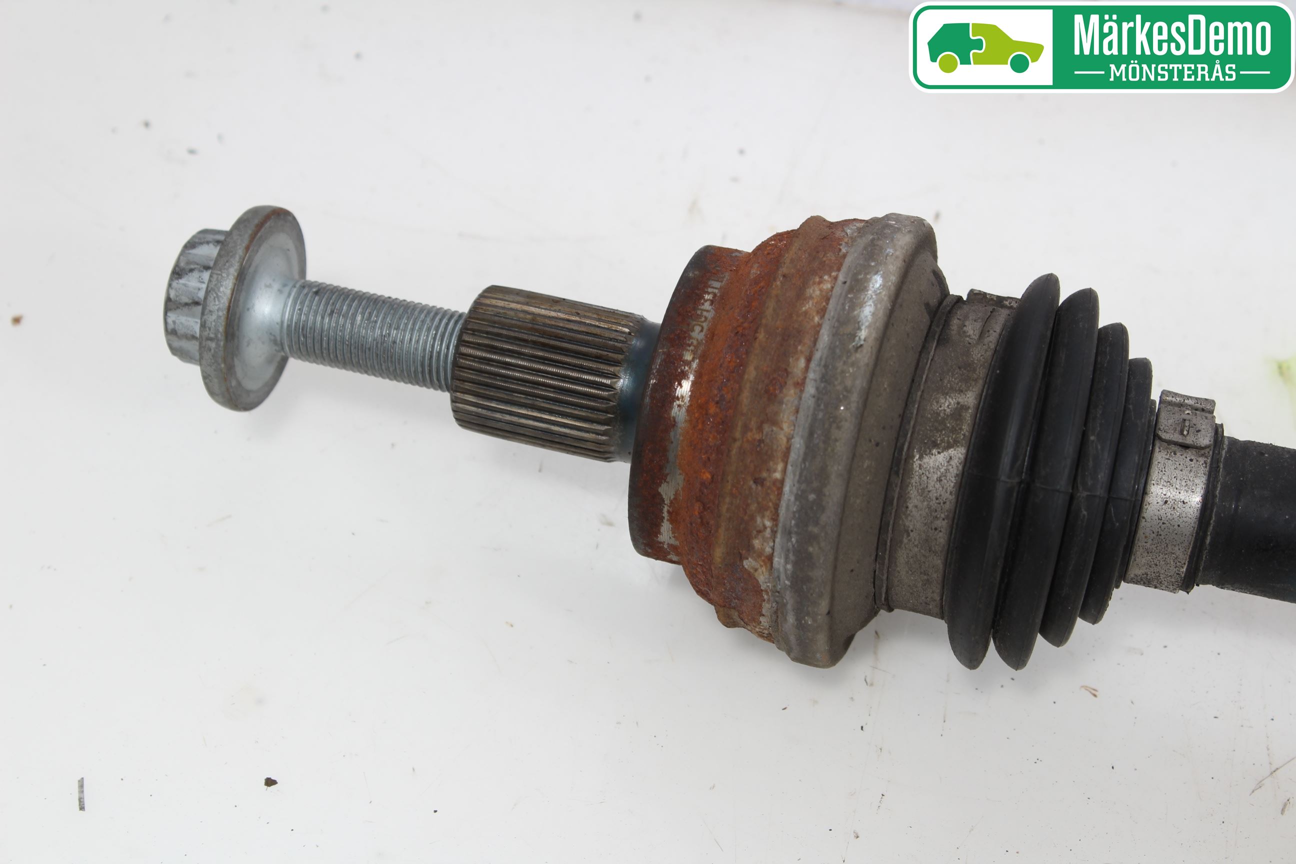 Volkswagen VW TIGUAN 16-24 Drivaxel Bak Höger