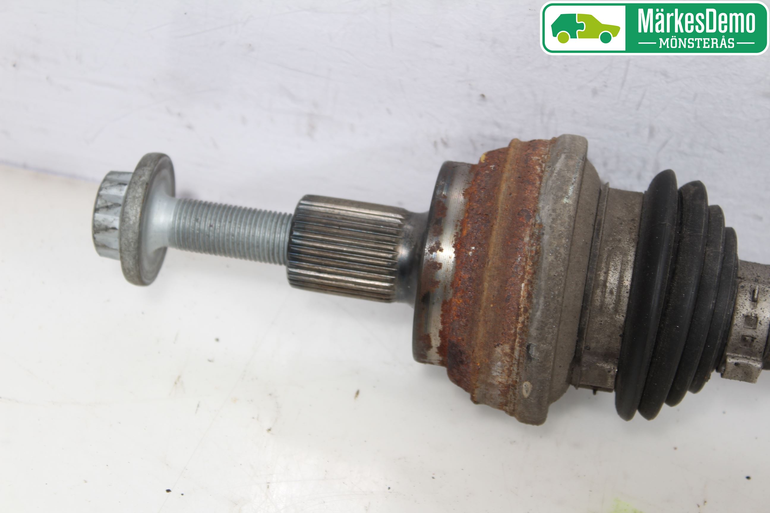 Volkswagen VW TIGUAN 16-24 Drivaxel Bak Vänster