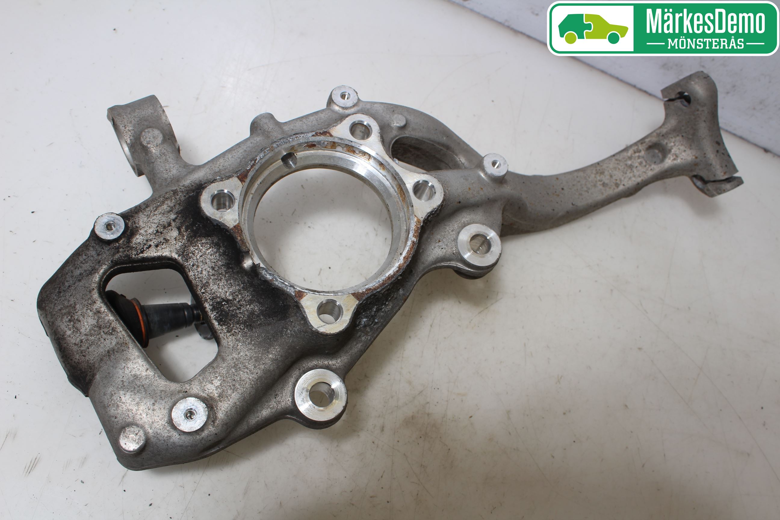 Audi A4/S4 B9 16-19 Styrspindel Lagerhus Vä