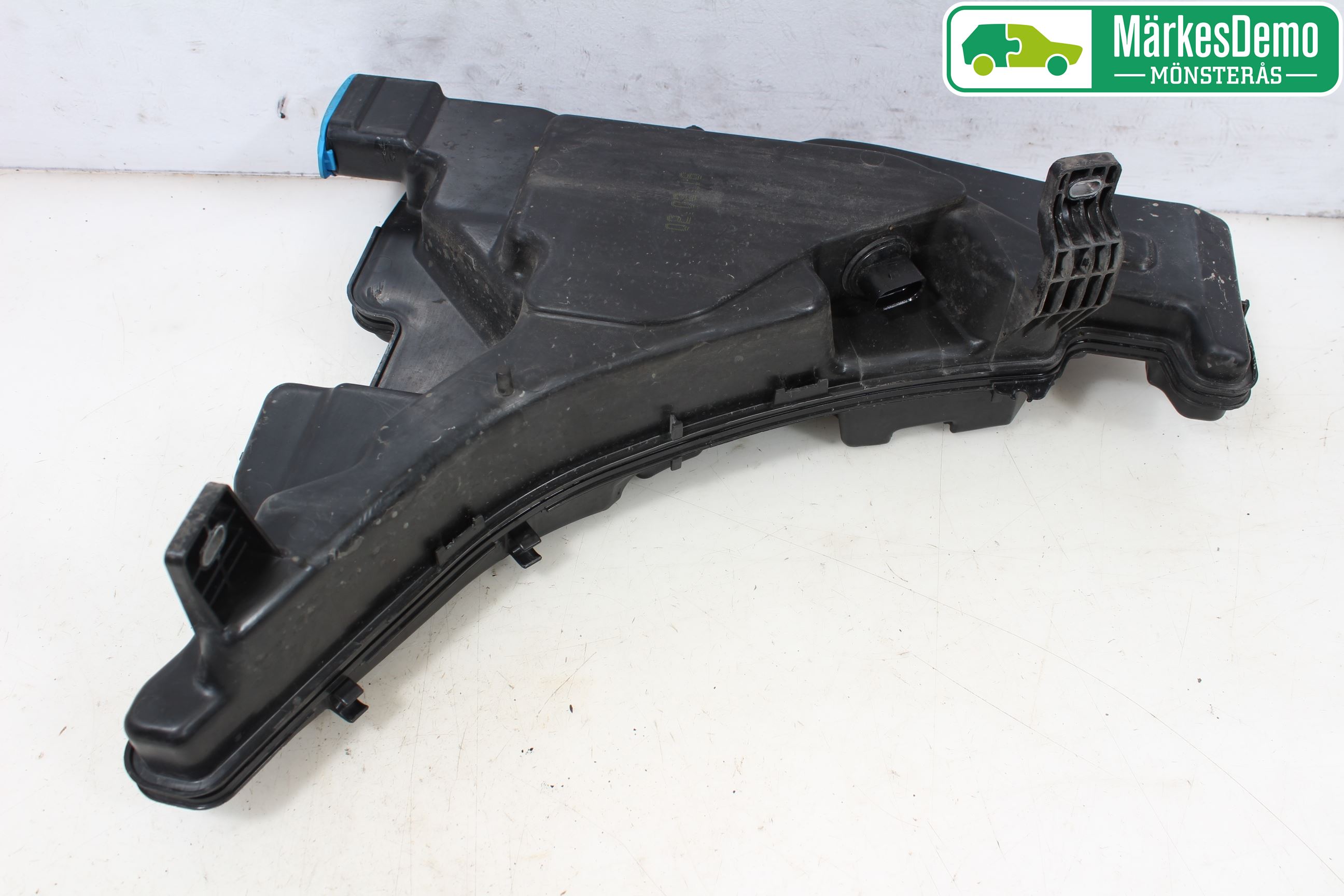 Audi A4/S4 B9 16-19 Spolartank Vindruta-Strål