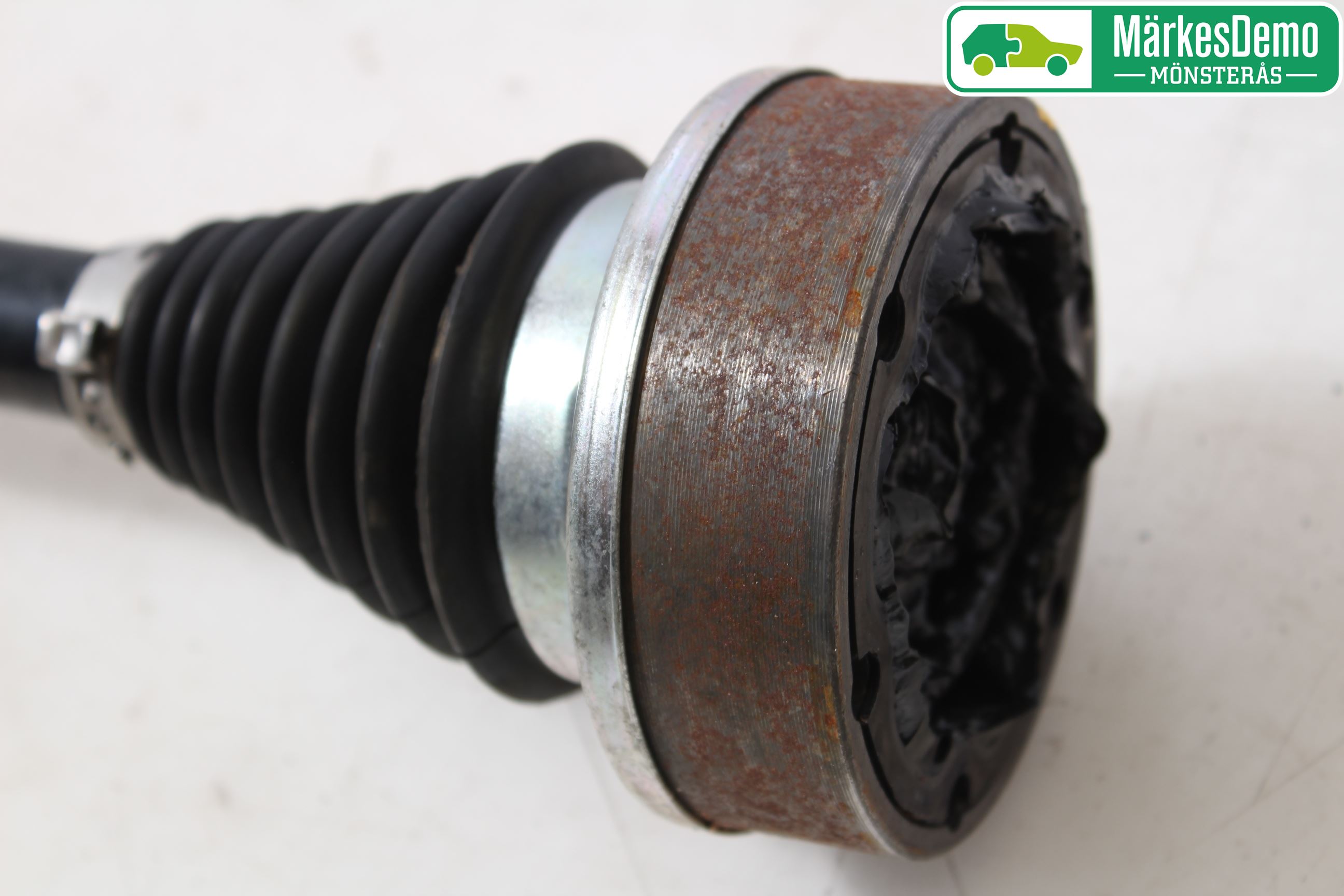 Volkswagen VW POLO 10-17 Drivaxel Fram Vänster
