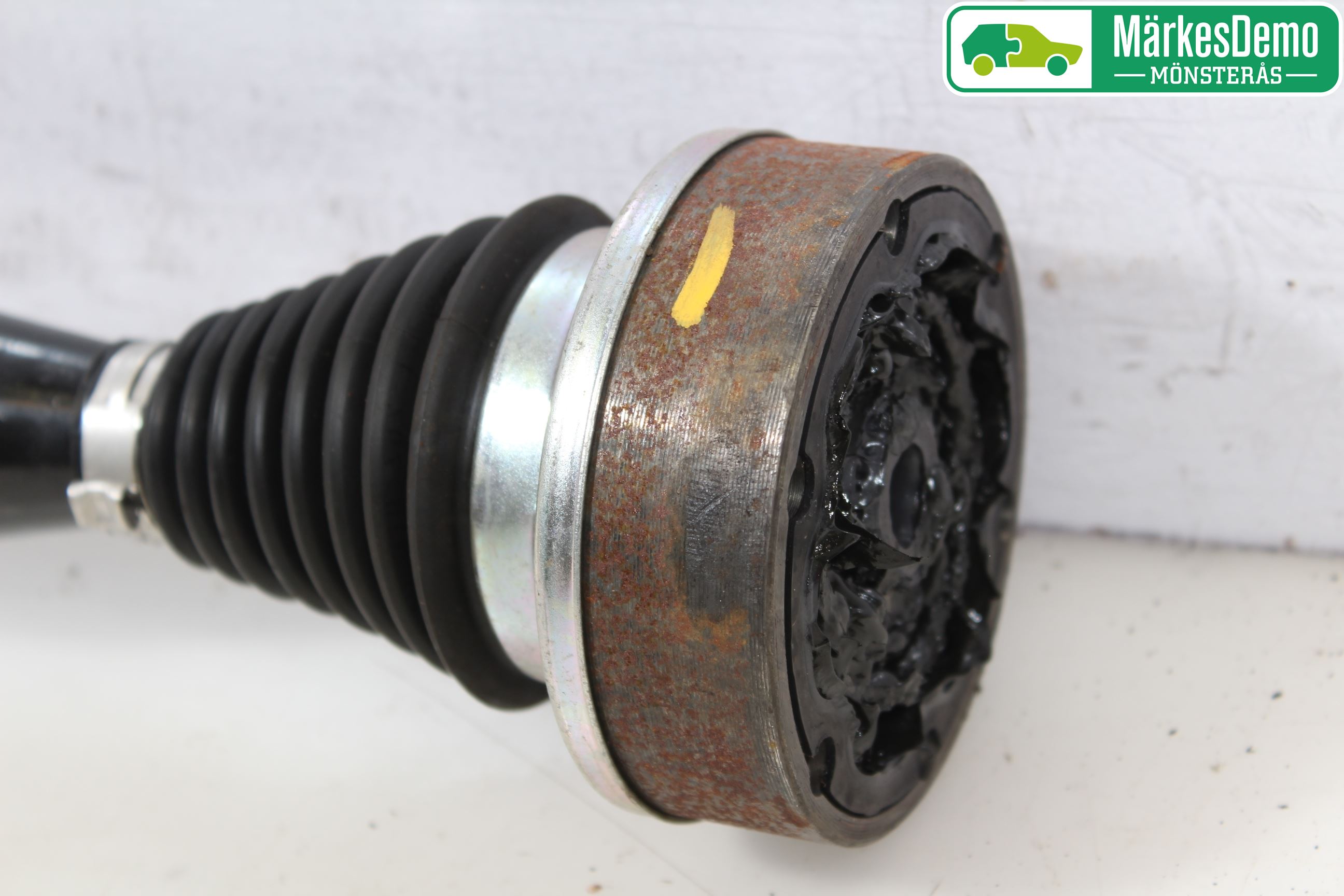 Volkswagen VW POLO 10-17 Drivaxel Fram Höger