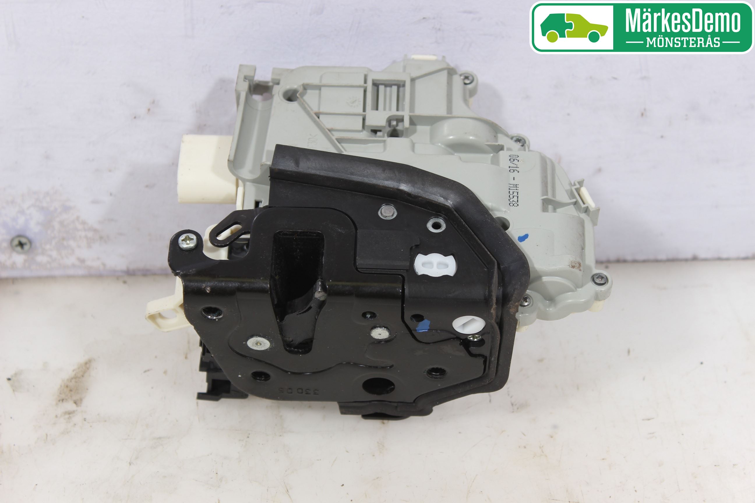 Audi A4/S4 B9 16-19 Låskista-Dörrlås