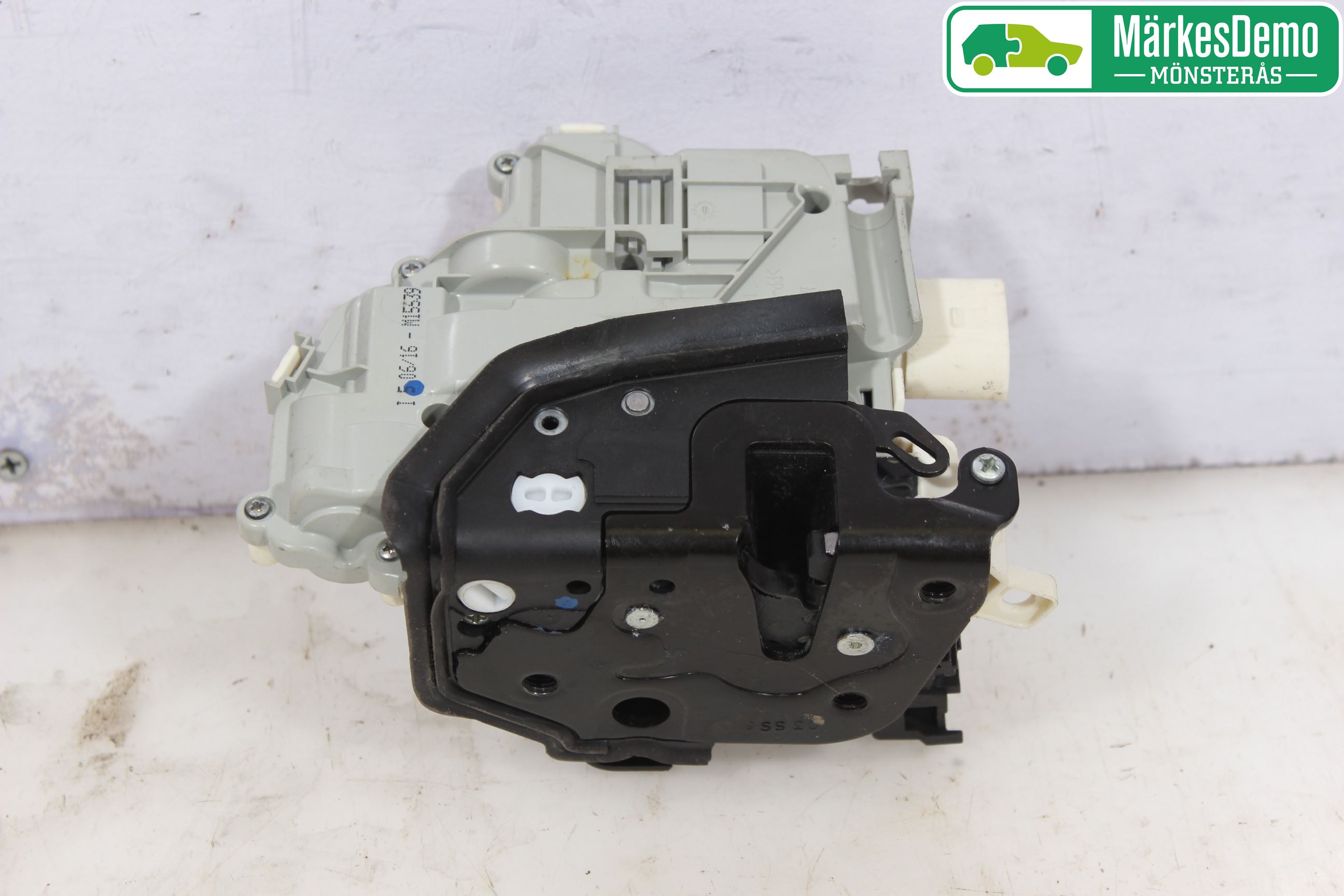 Audi A4/S4 B9 16-19 Låskista-Dörrlås