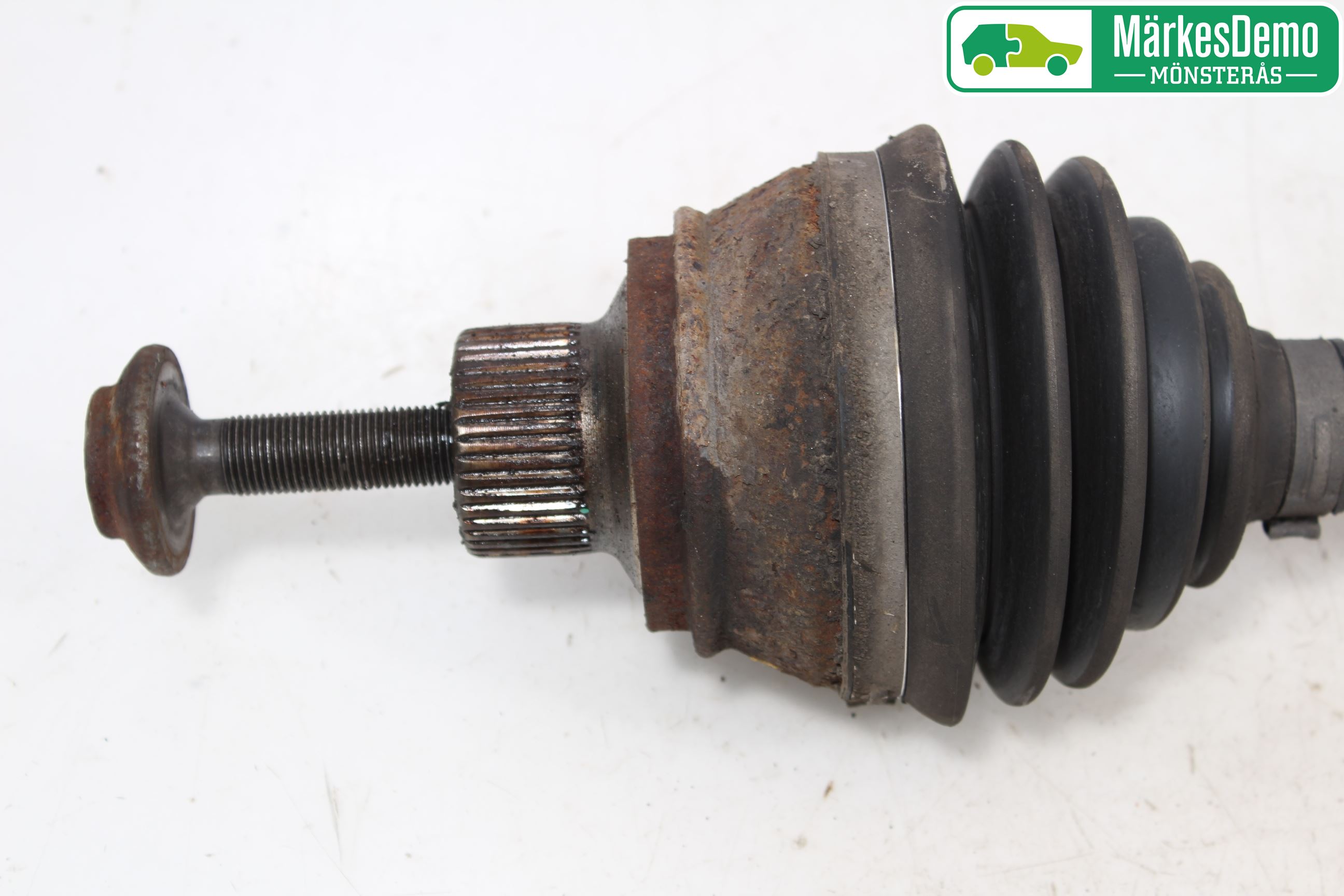 Audi A4/S4 08-11 Drivaxel Fram Vänster