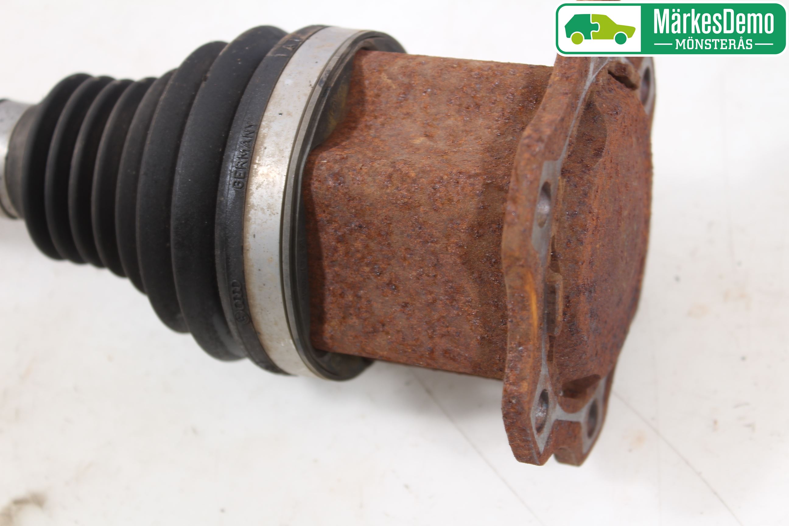 Audi A4/S4 08-11 Drivaxel Fram Vänster