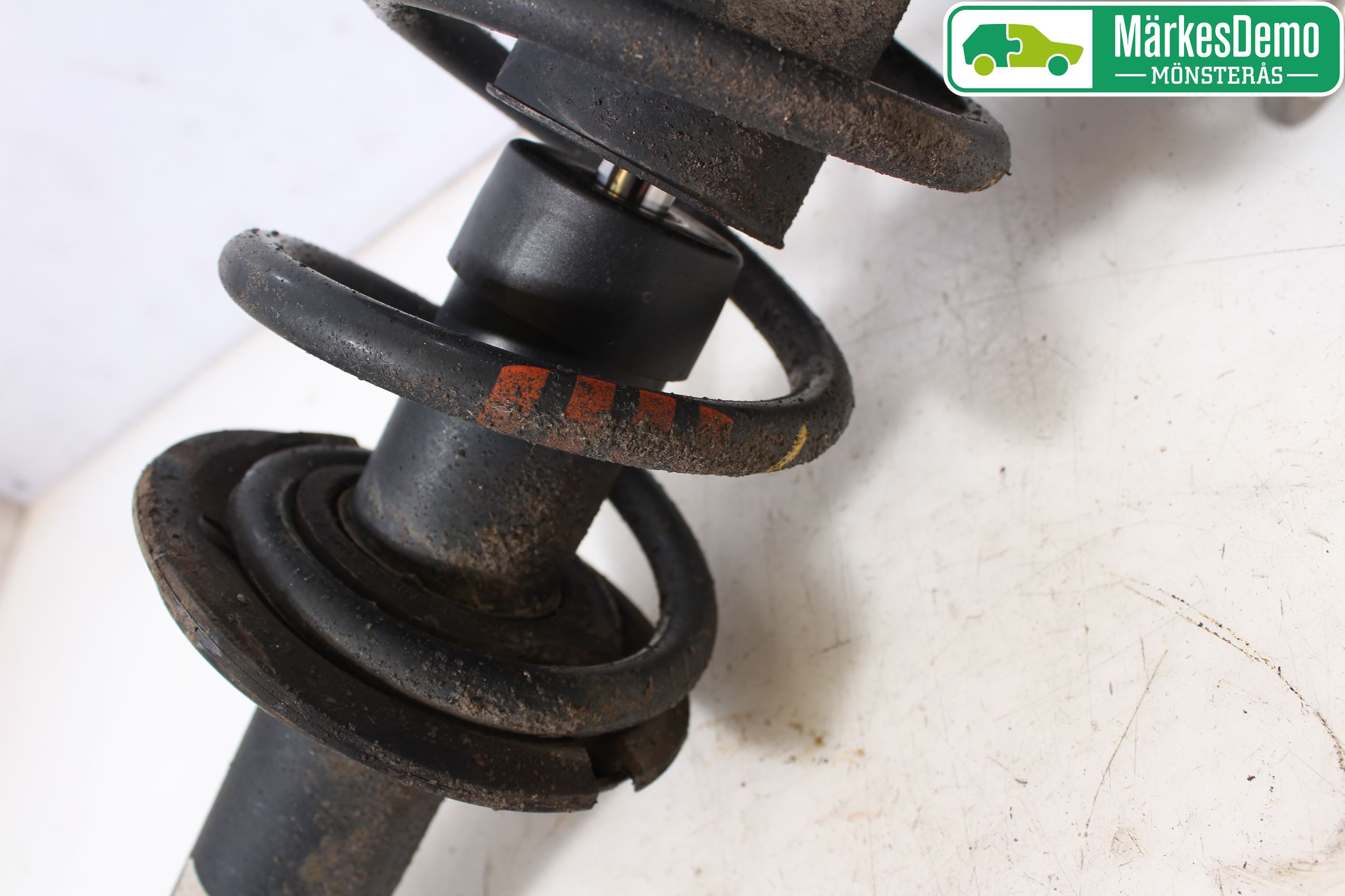 Audi A4/S4 08-11 Fjäderben Fram Höger