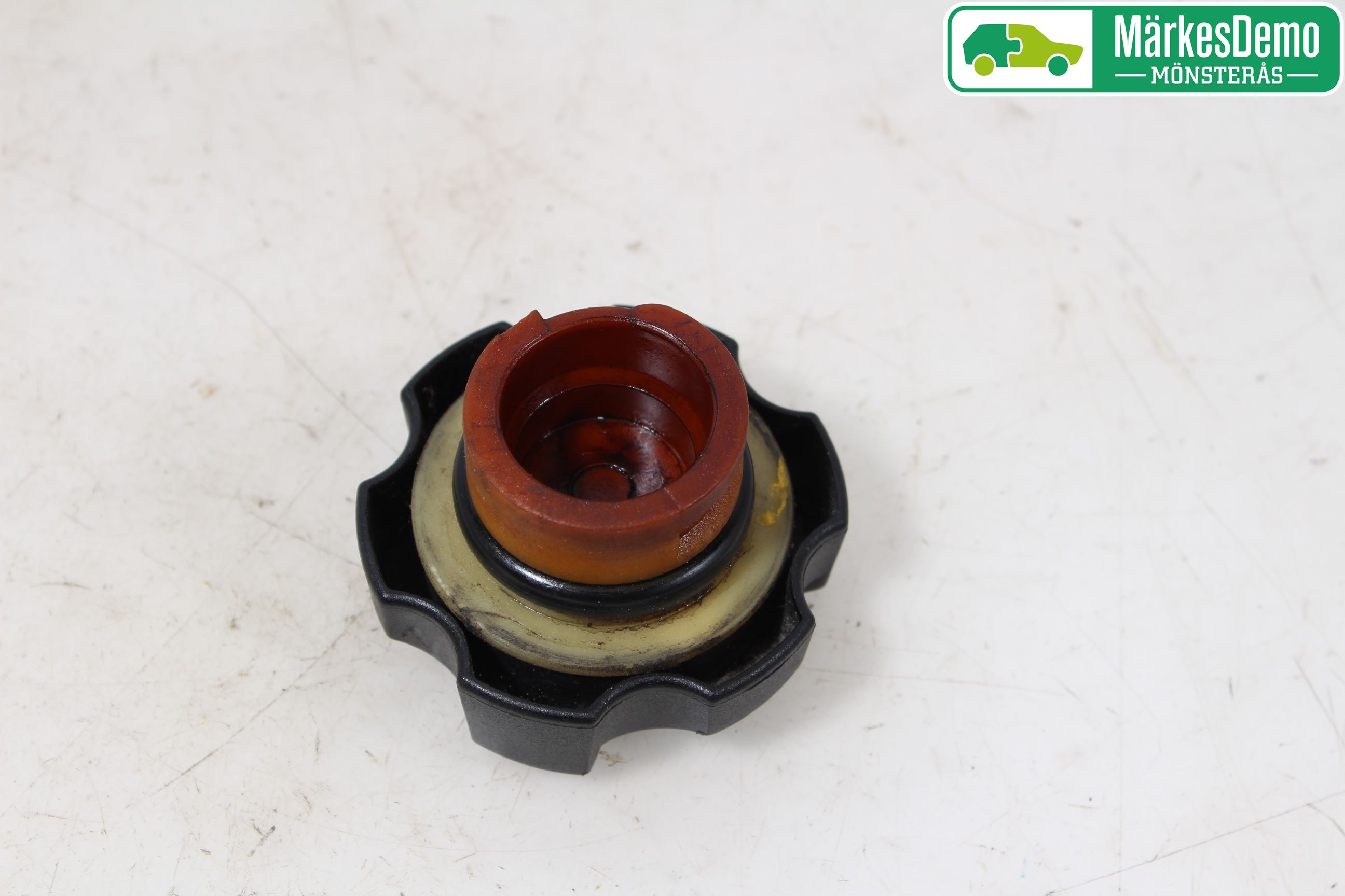 Hyundai COUPÉ Olja Påfyllningslock