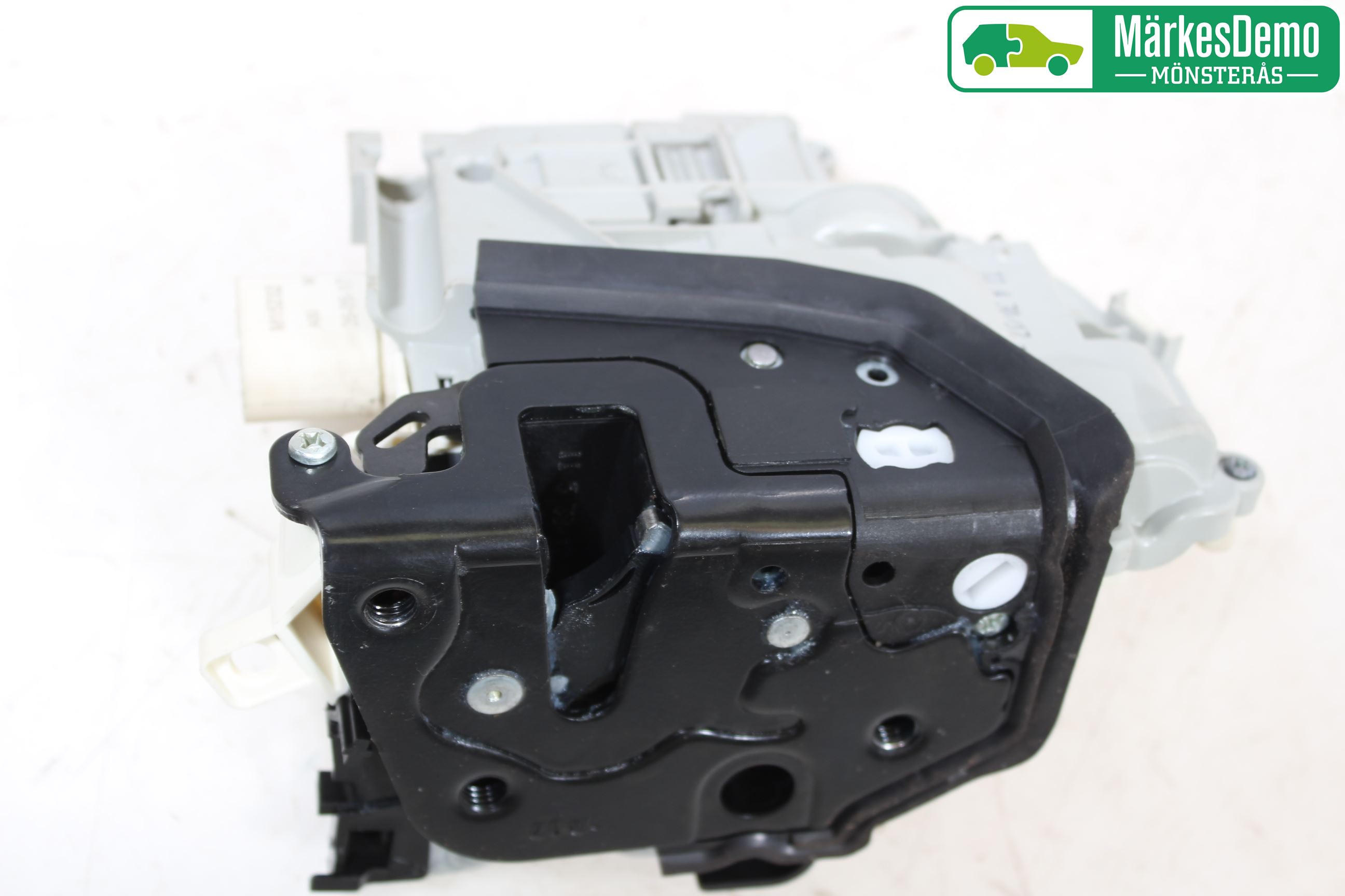 Audi A4/S4 B9 16-19 Låskista-Dörrlås