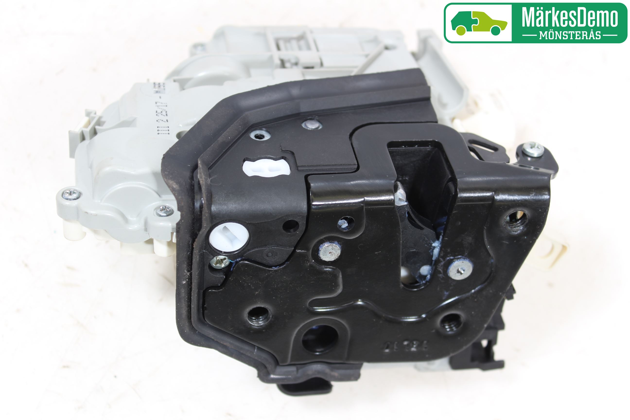 Audi A4/S4 B9 16-19 Låskista-Dörrlås