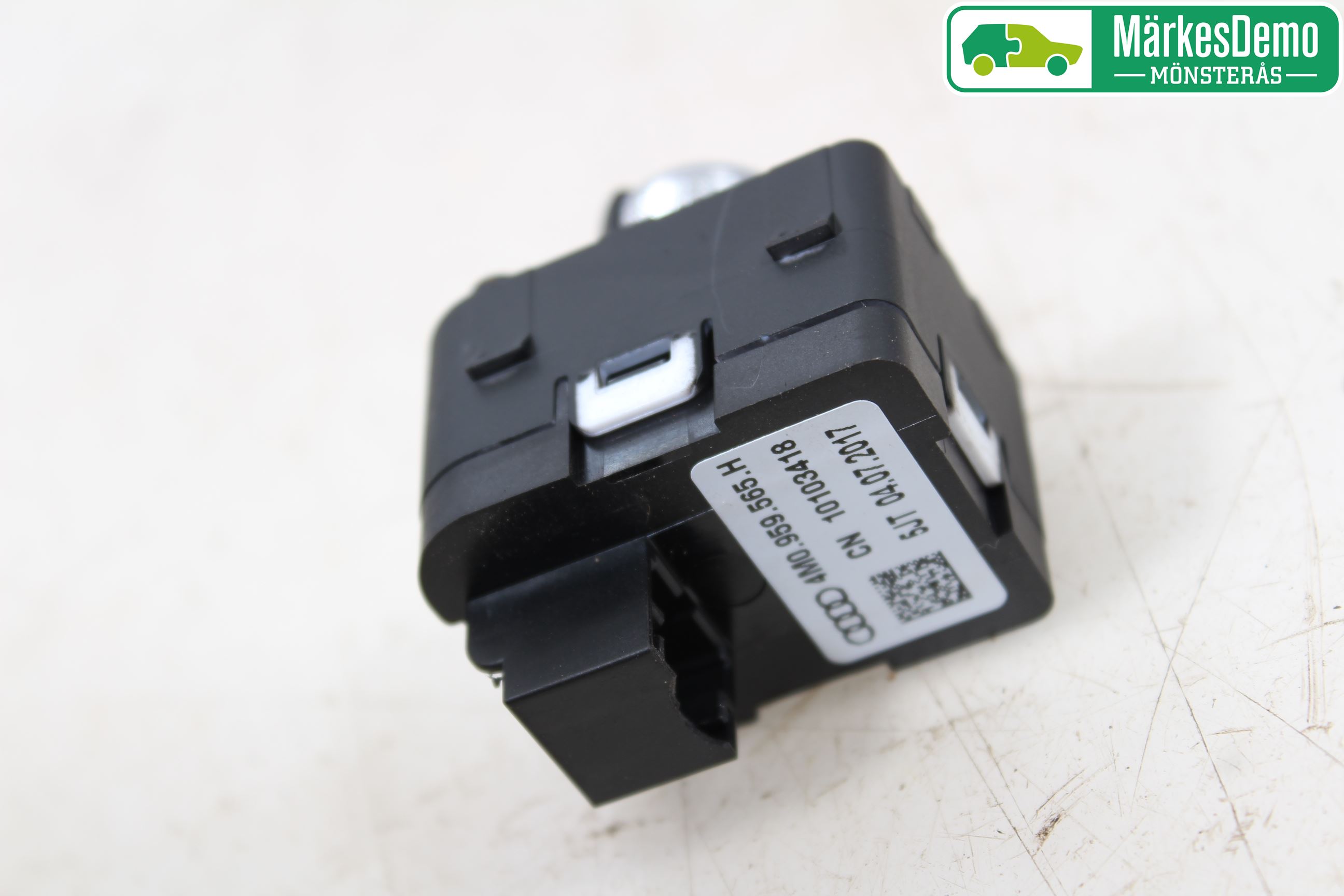 Audi A4/S4 B9 16-19 Strömställare Spegel