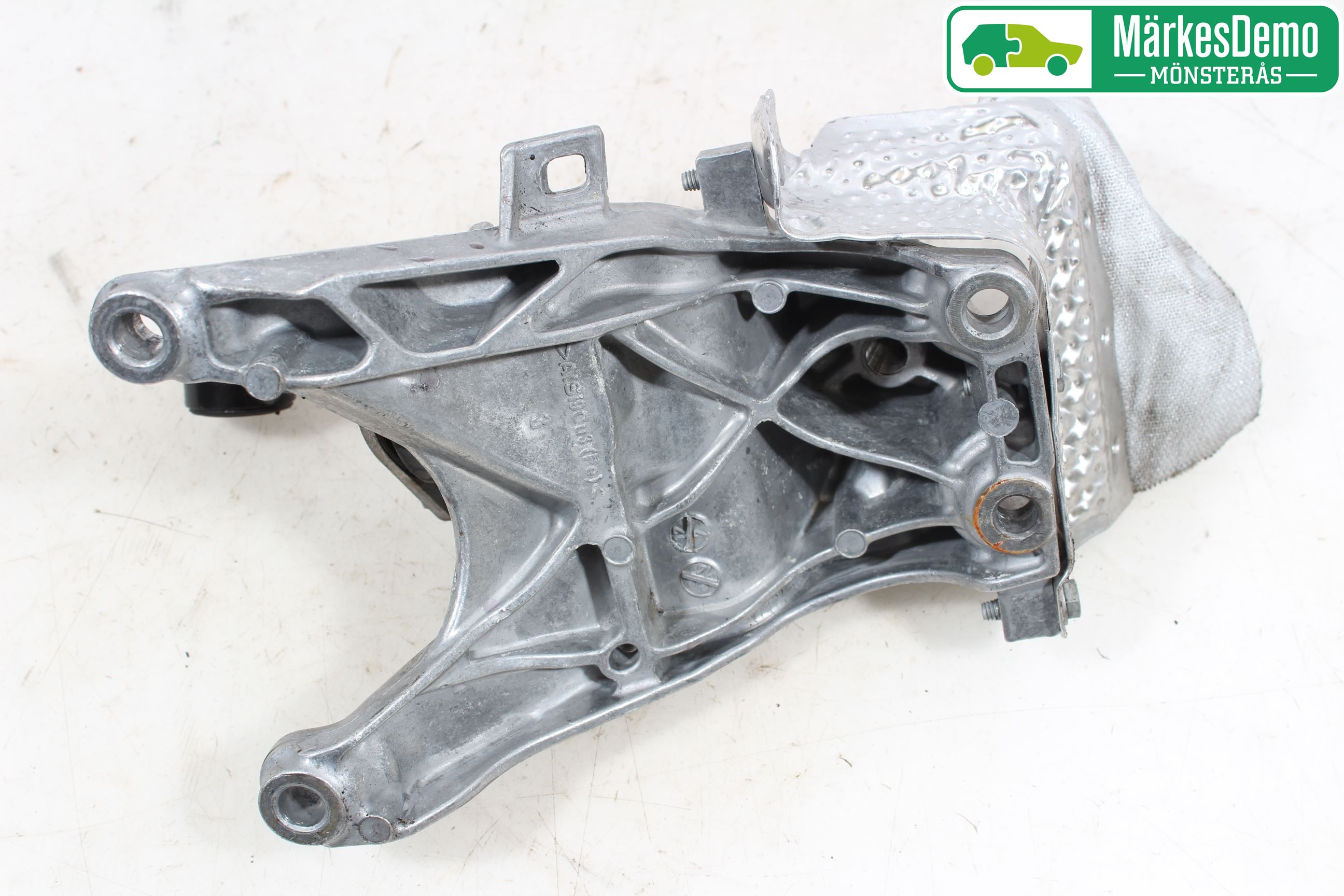 Audi A4/S4 B9 16-19 Motorfäste