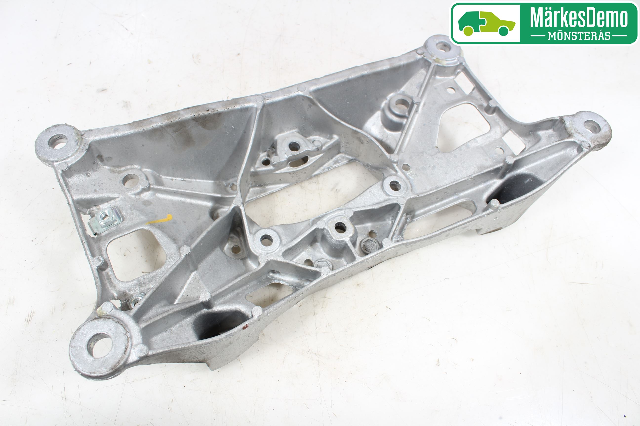 Audi A4/S4 B9 16-19 Växellådsbalk