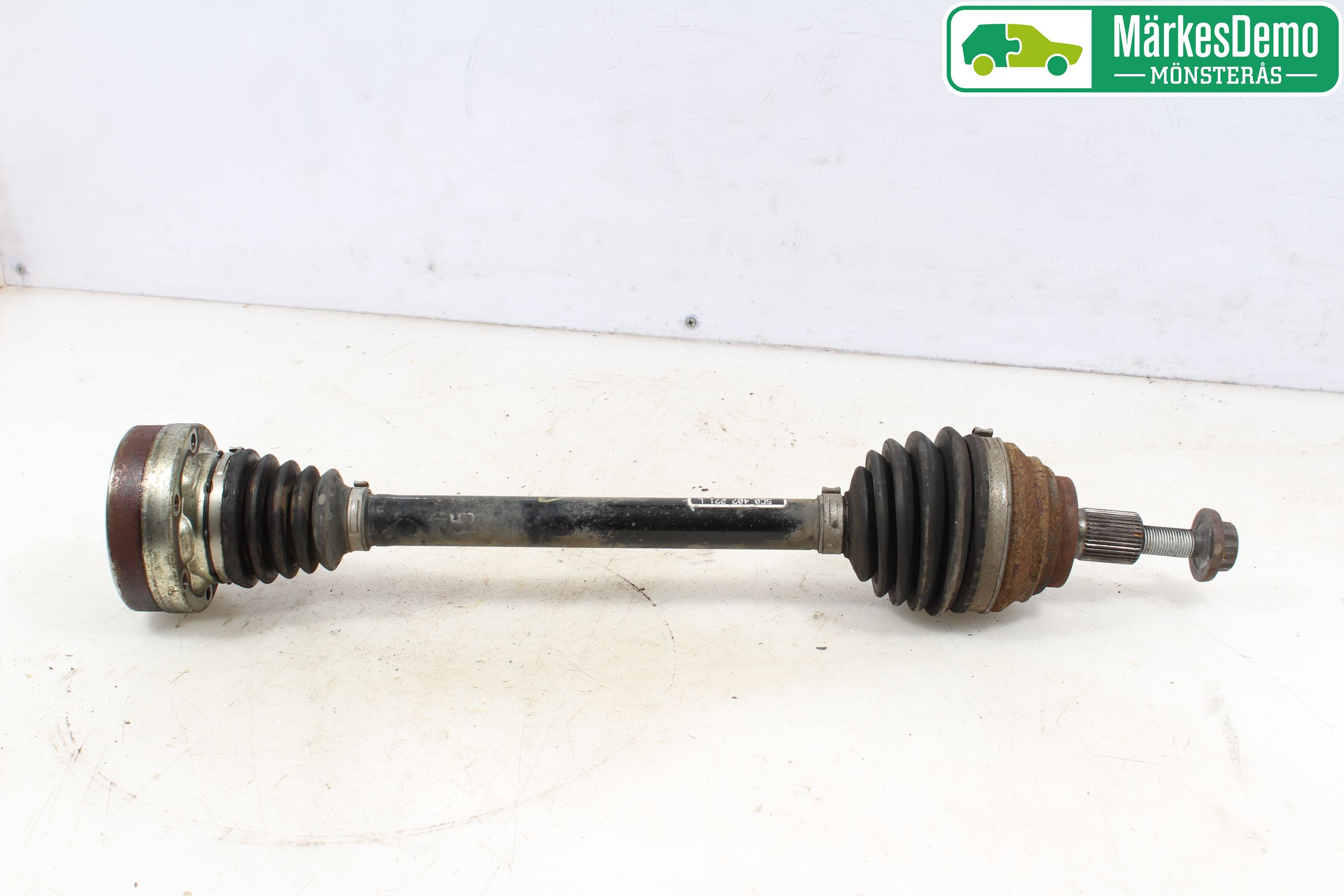 Volkswagen VW JETTA VI 11- Drivaxel Fram Vänster