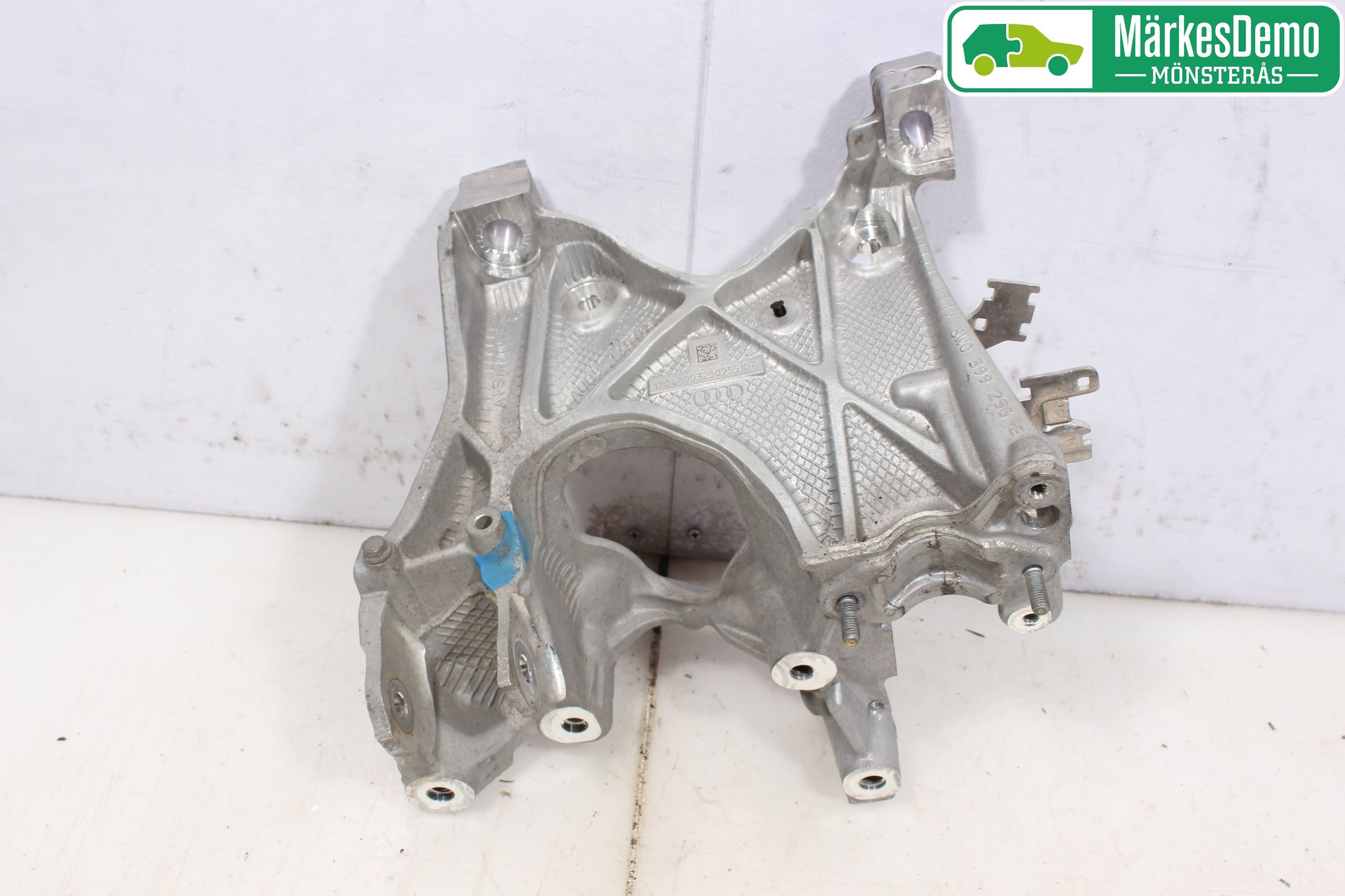 Audi A4/S4 B9 16-19 Motorbalk