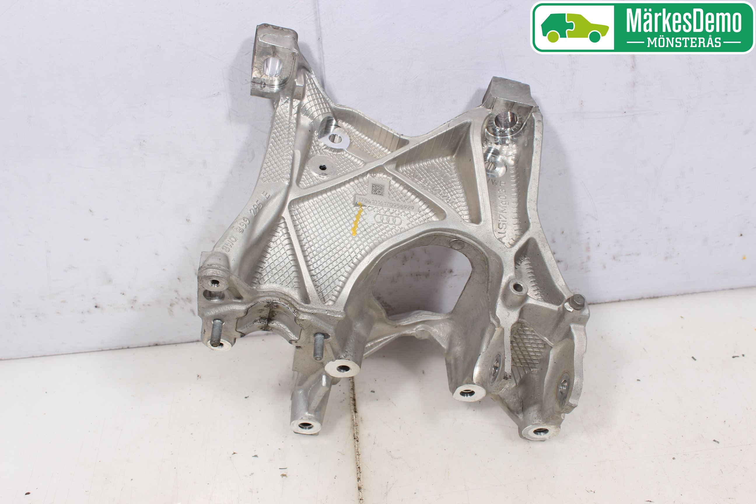 Audi A4/S4 B9 16-19 Motorbalk