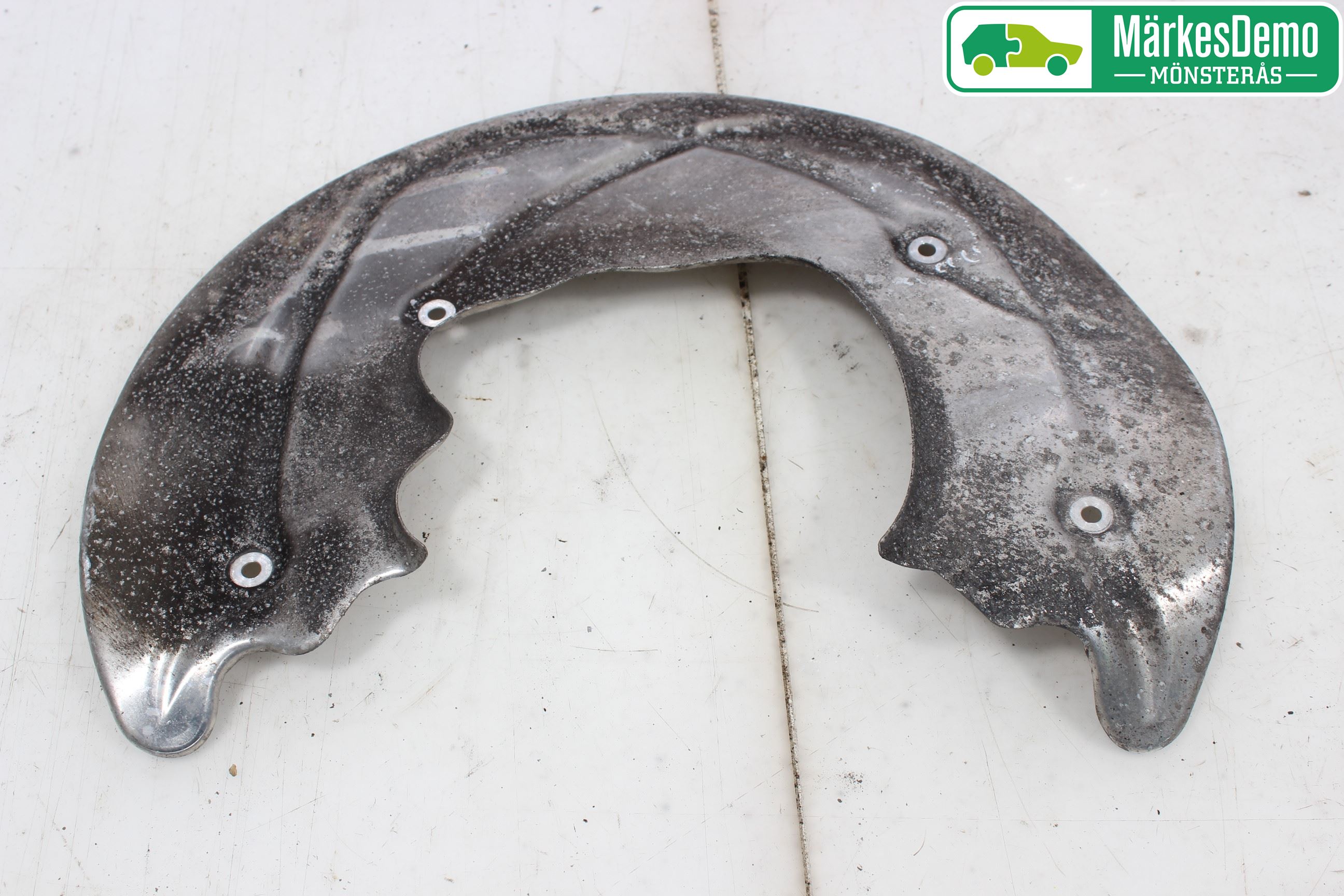 Audi A4/S4 B9 16-19 Bromssköld Fram