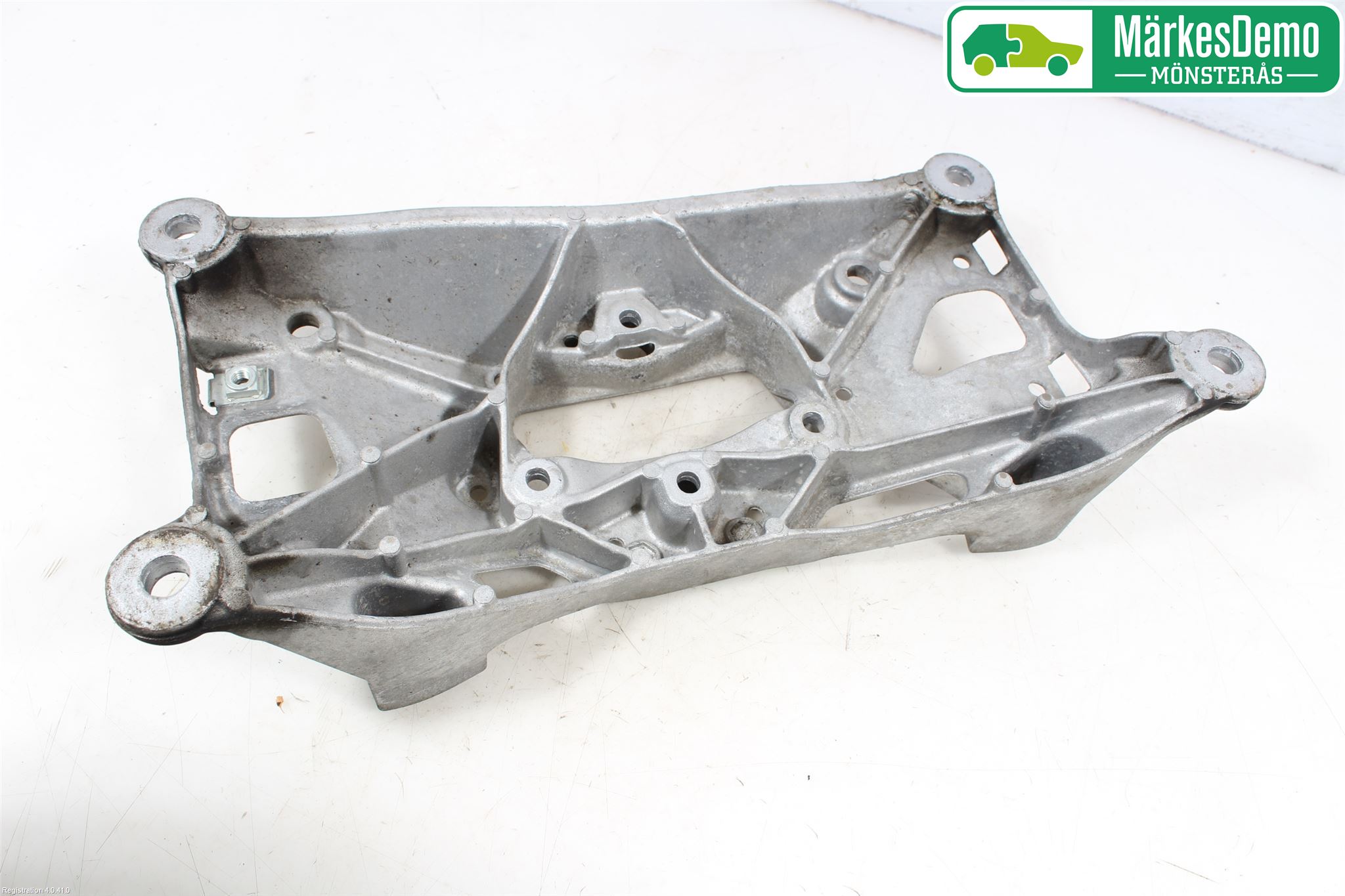 Audi A4/S4 B9 16-19 Växellådsbalk