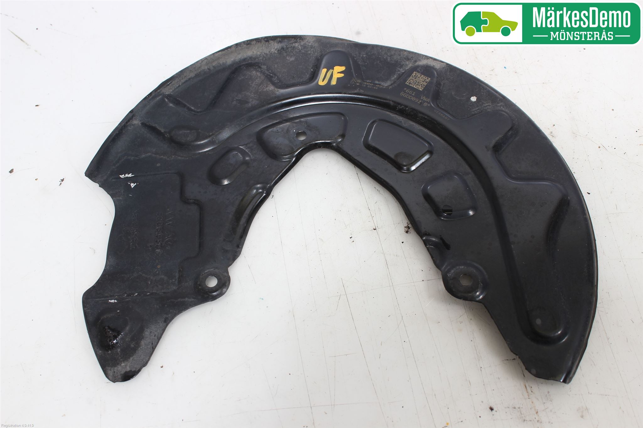 Volkswagen VW PASSAT 15-19 Bromssköld Fram