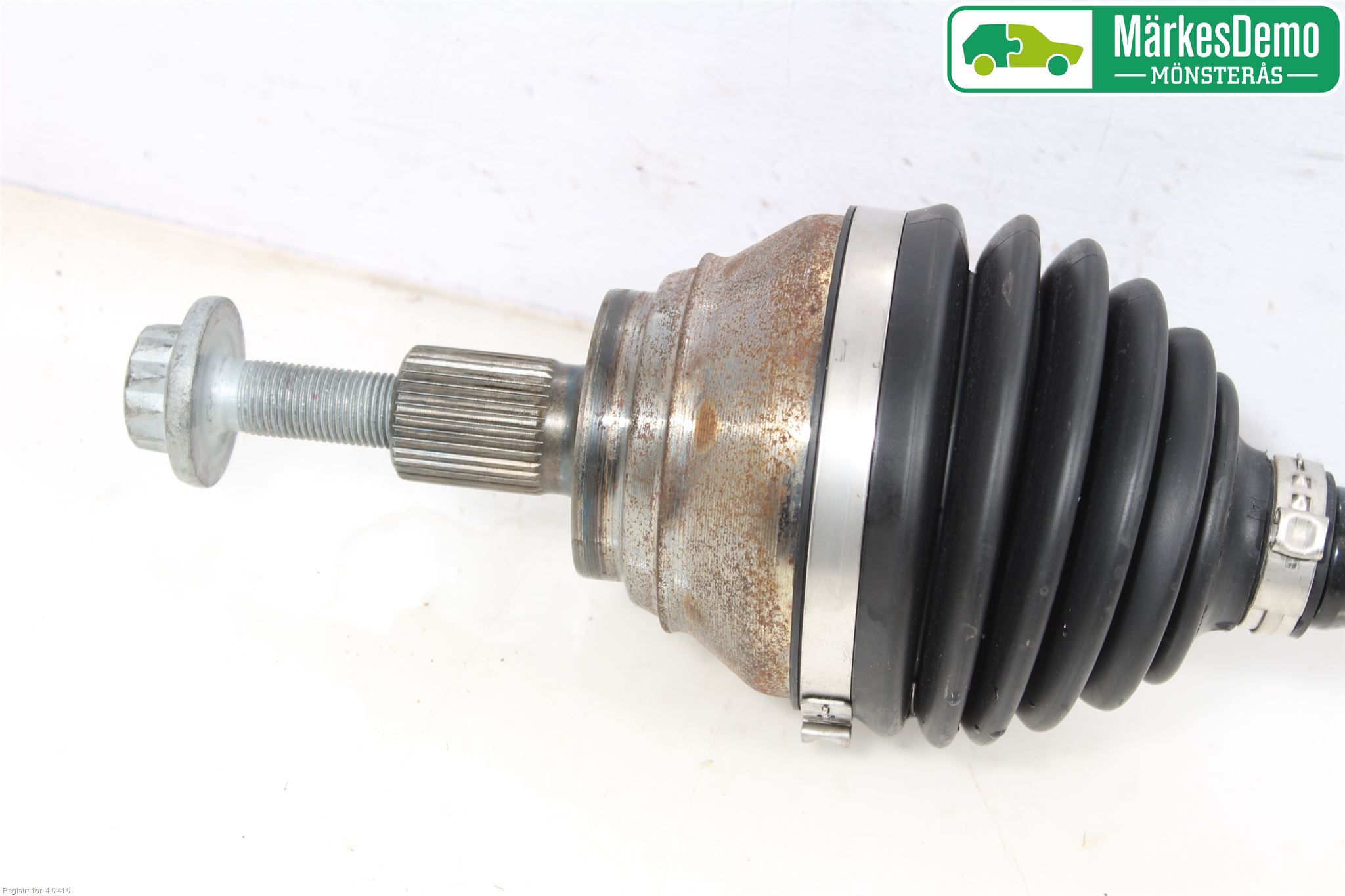 Volkswagen VW TIGUAN 16-24 Drivaxel Fram Höger