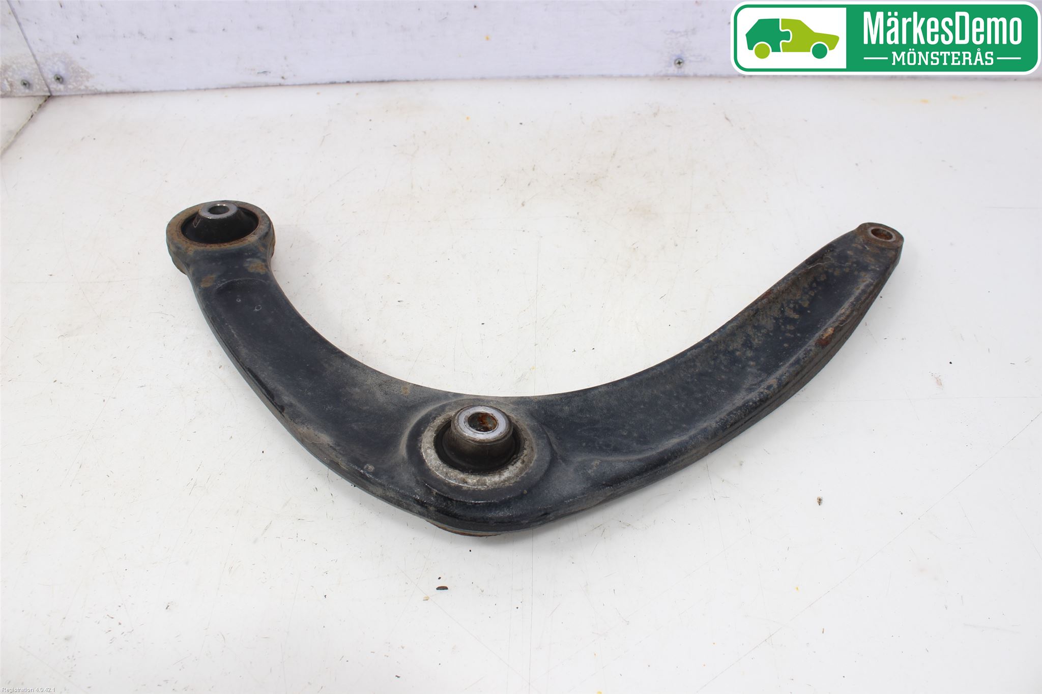 Peugeot PARTNER 08-15 Bärarm Fram Undre Hö