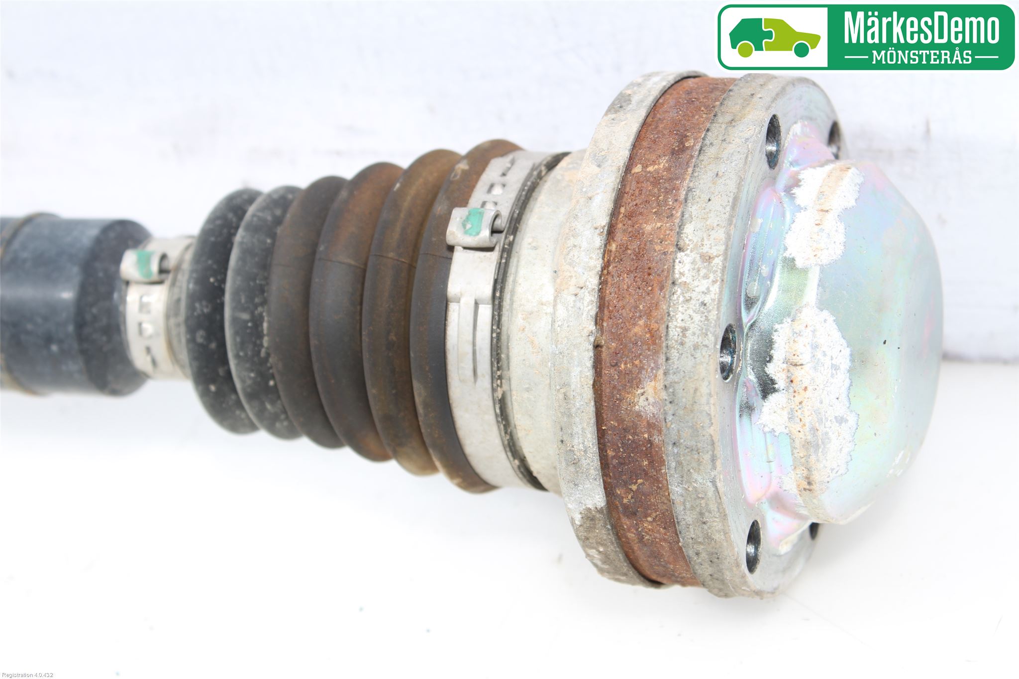 Volkswagen VW CADDY 11-15 Drivaxel Fram Höger