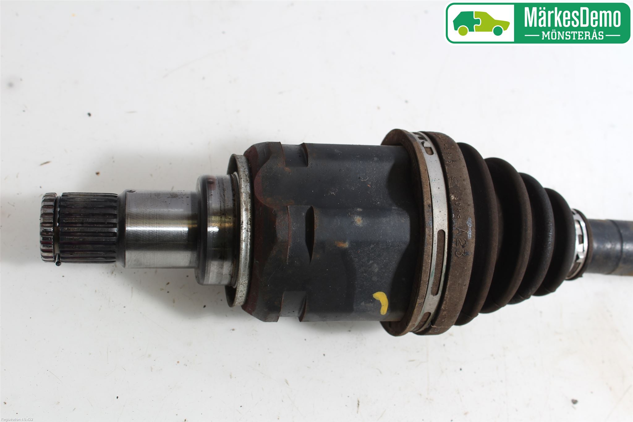 Toyota RAV4 13-18 Drivaxel Fram Vänster