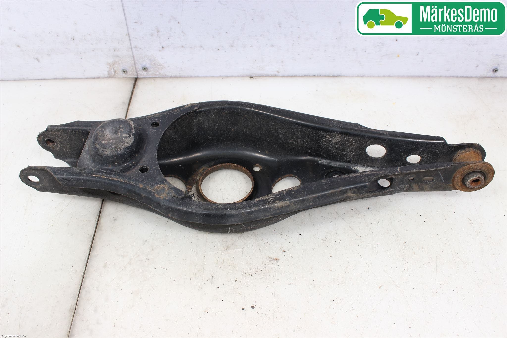 Toyota RAV4 13-18 Bärarm Bak Vänster