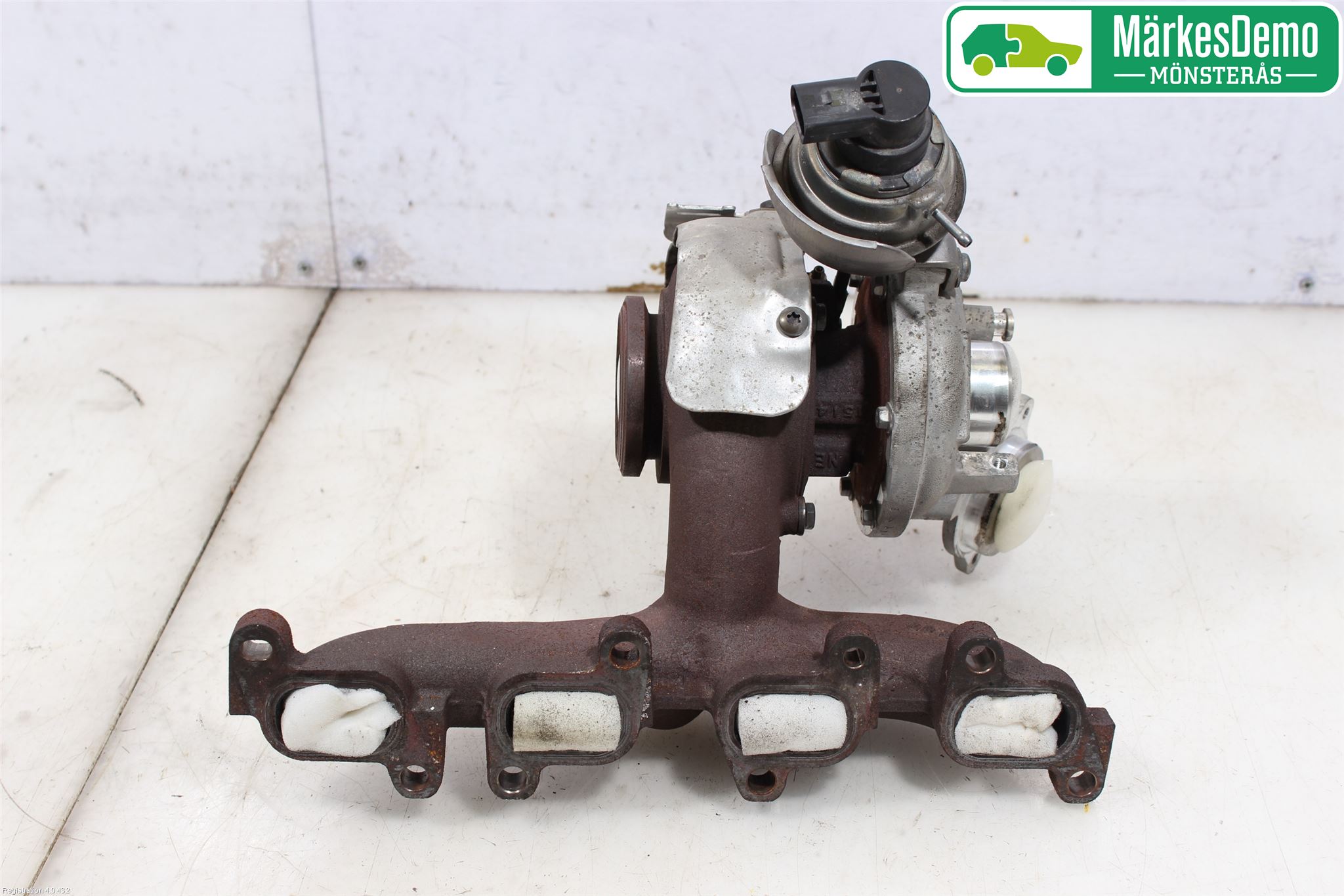 Volkswagen VW CADDY 11-15 Turboaggregat