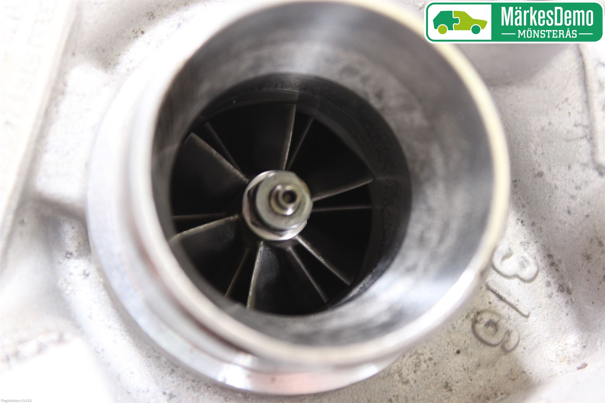 Volkswagen VW CADDY 11-15 Turboaggregat