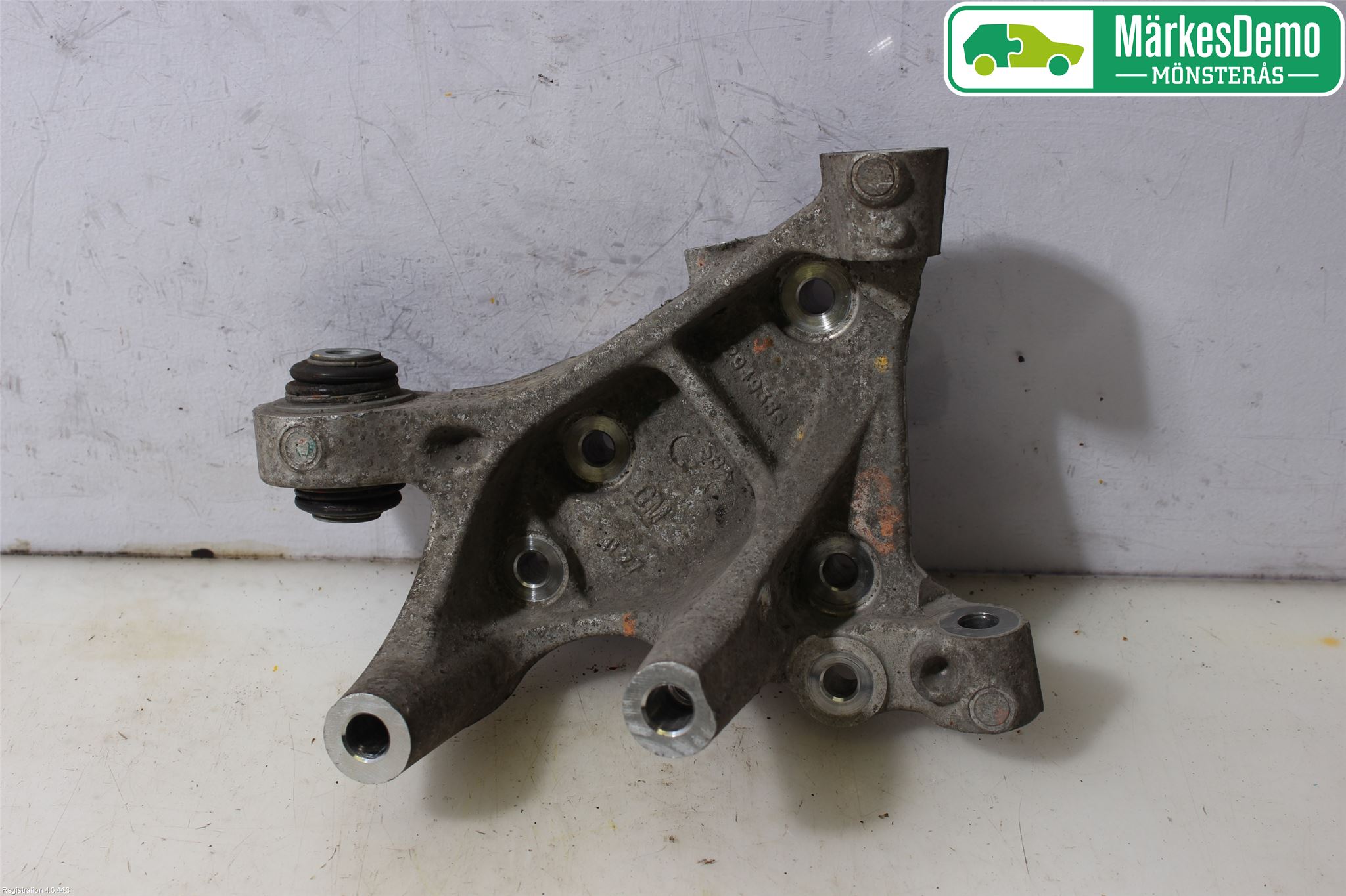 Opel INSIGNIA 17- Hjullagerhus-Spindel Vä B