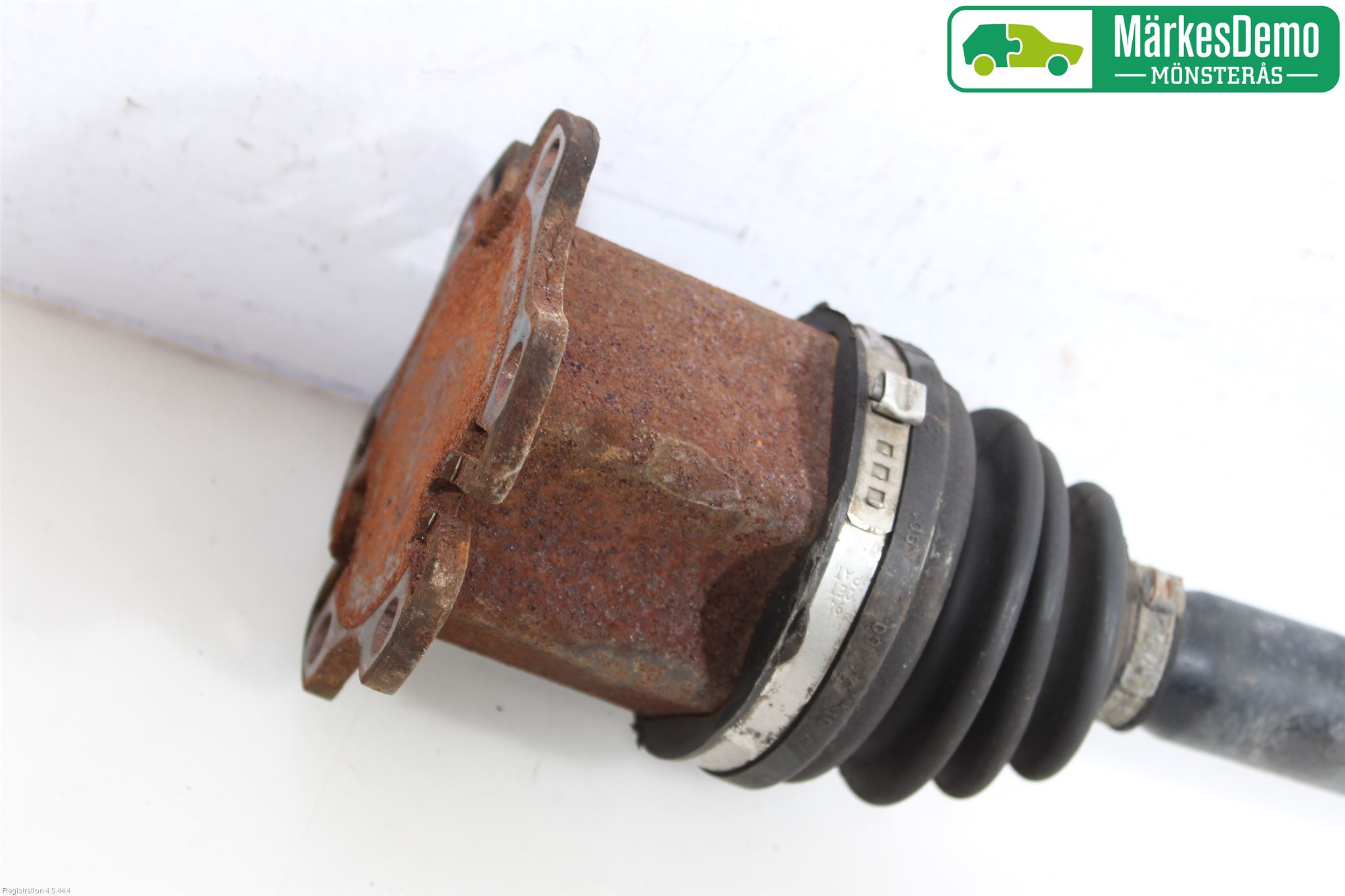 Audi A4/S4 05-07 Drivaxel Fram Vänster