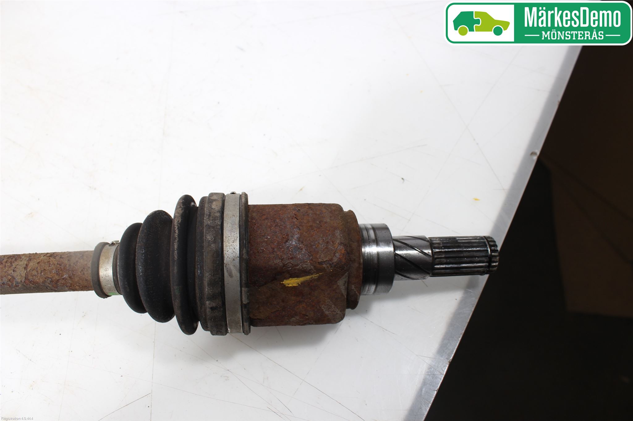 Nissan QASHQAI 14-17 Drivaxel Bak Vänster