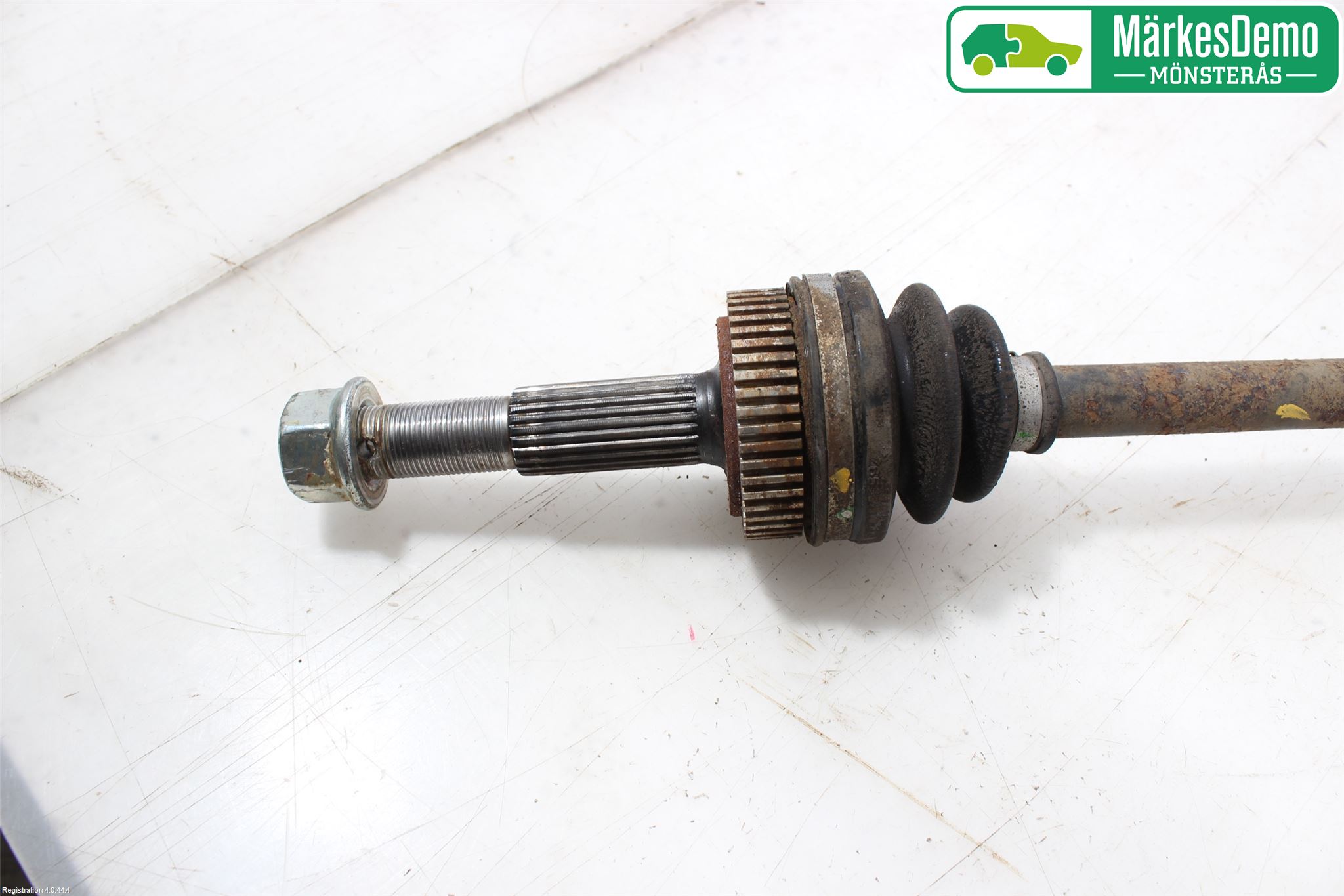 Nissan QASHQAI 14-17 Drivaxel Bak Vänster