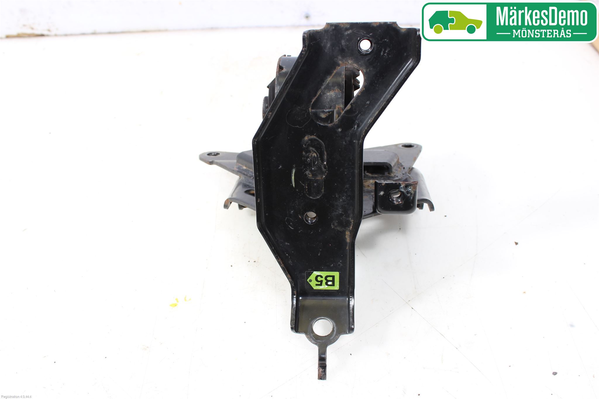 Toyota YARIS XP130 12-14 Motorkudde