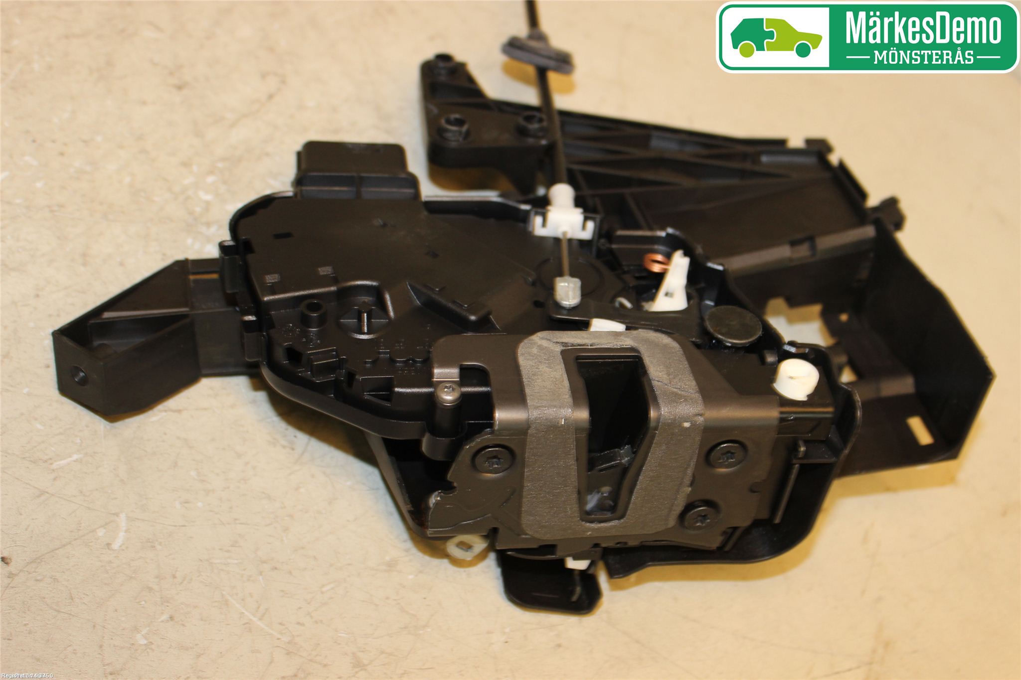 Ford KUGA 08-12 Låskista-Dörrlås