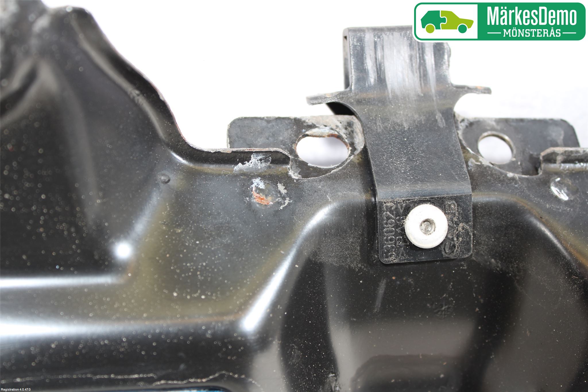 Saab 9-3 VER2/VER3 08-15 Front Huvlåsplåt-Balk