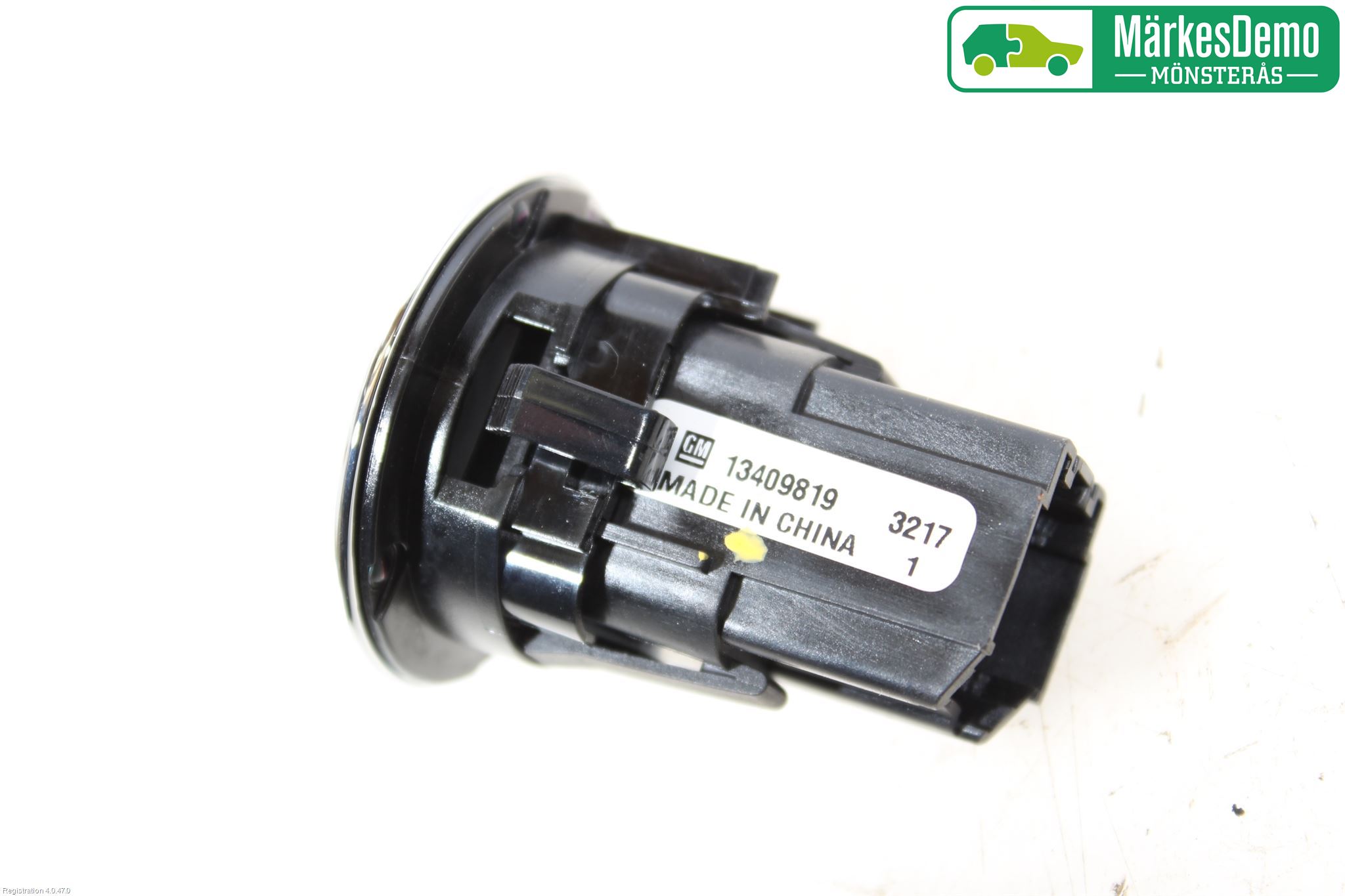 Opel INSIGNIA 17- Strömställare Övrigt