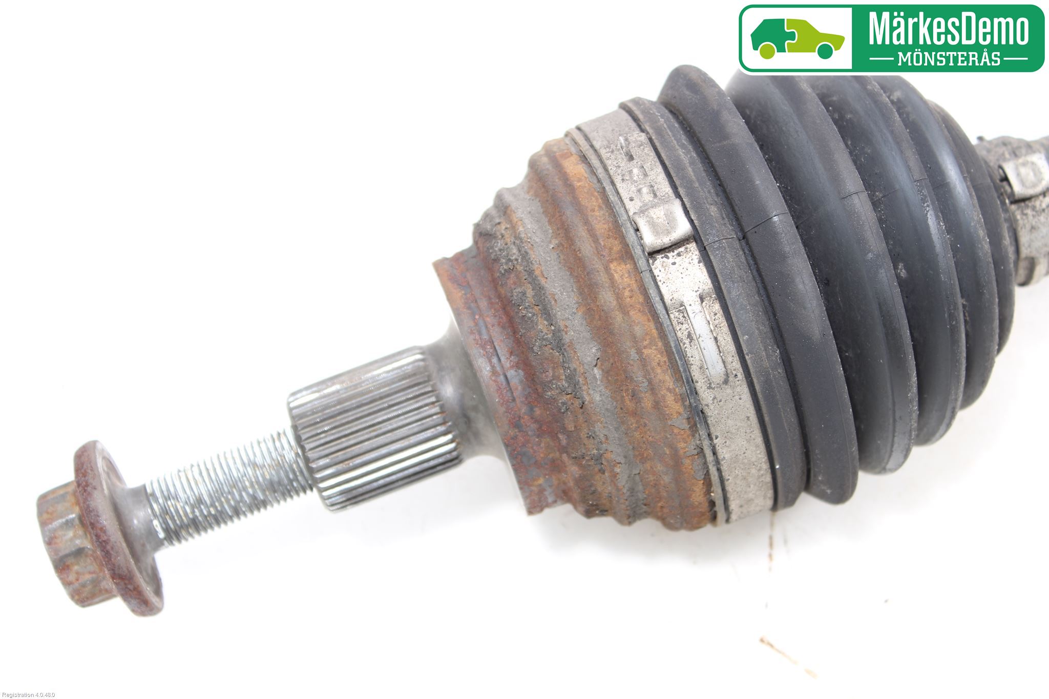 Volkswagen VW PASSAT 11-14 Drivaxel Fram Vänster