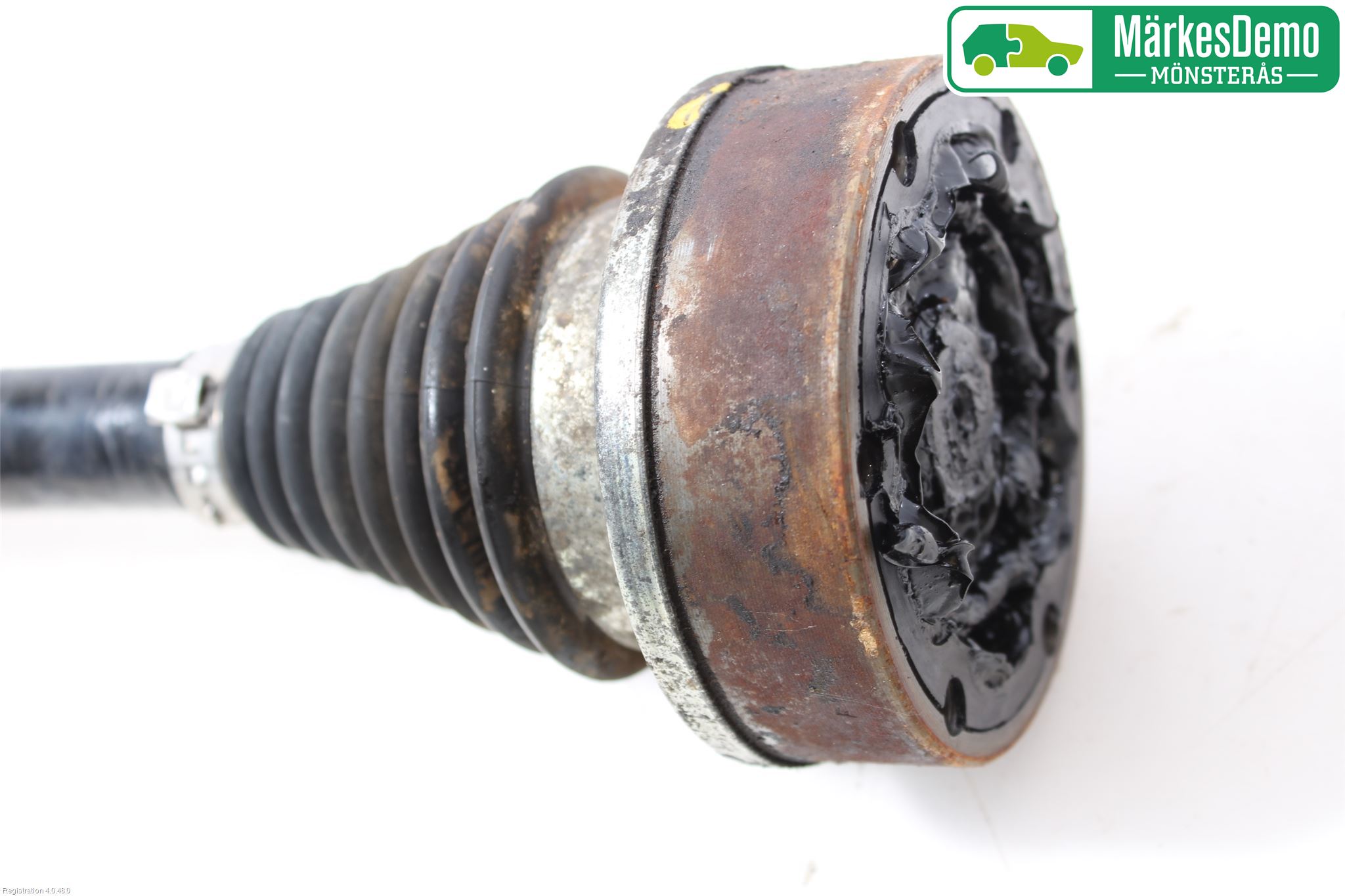 Volkswagen VW PASSAT 11-14 Drivaxel Fram Vänster