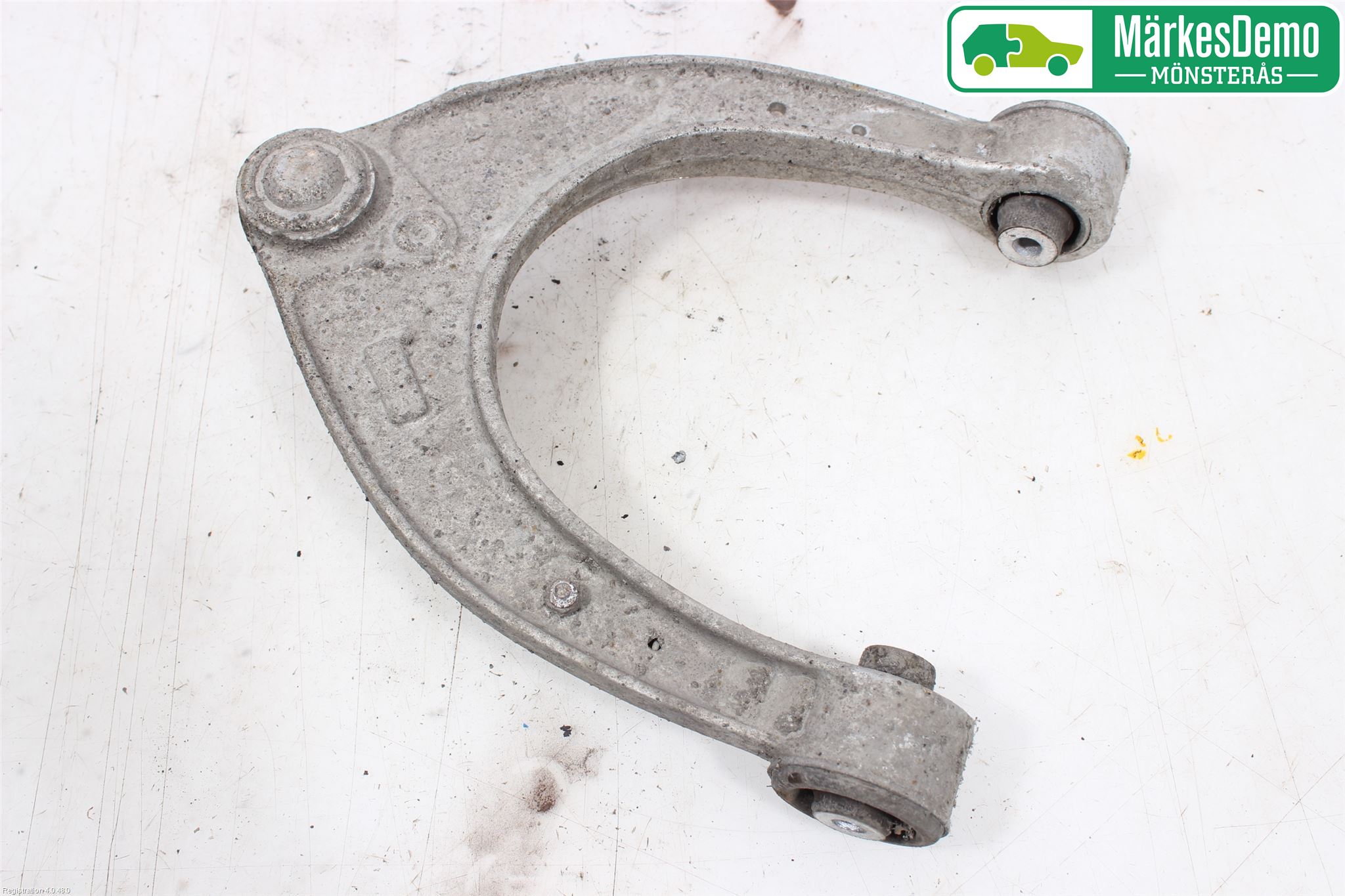 BMW 5 F10/F11/F18 09-17 Bärarm Fram Övre Vä