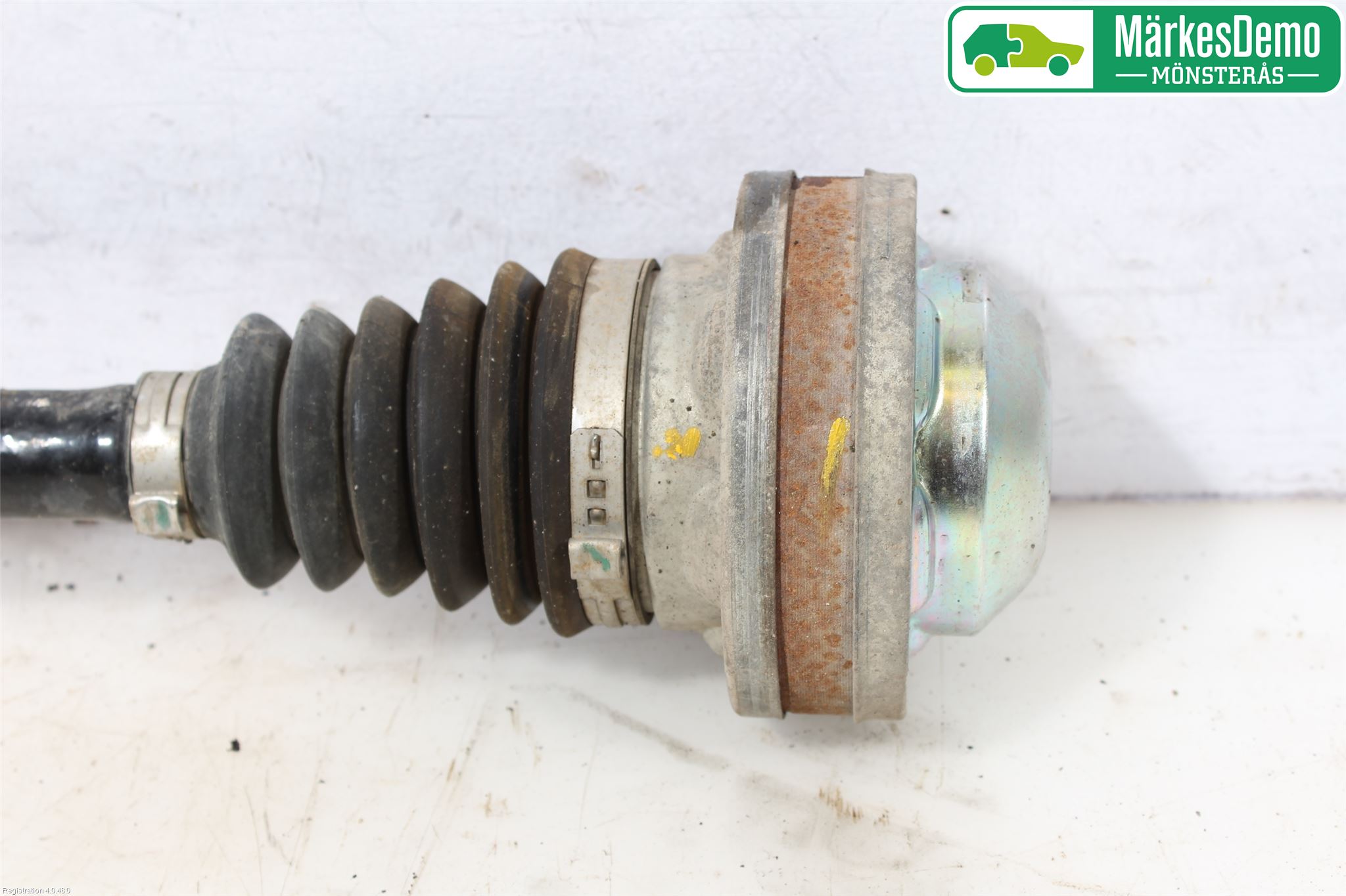 Volkswagen VW PASSAT 11-14 Drivaxel Fram Vänster