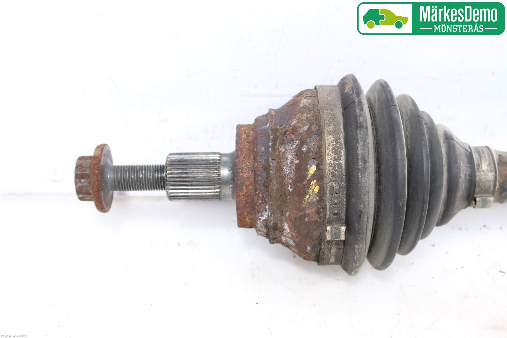 Volkswagen VW PASSAT 11-14 Drivaxel Fram Vänster