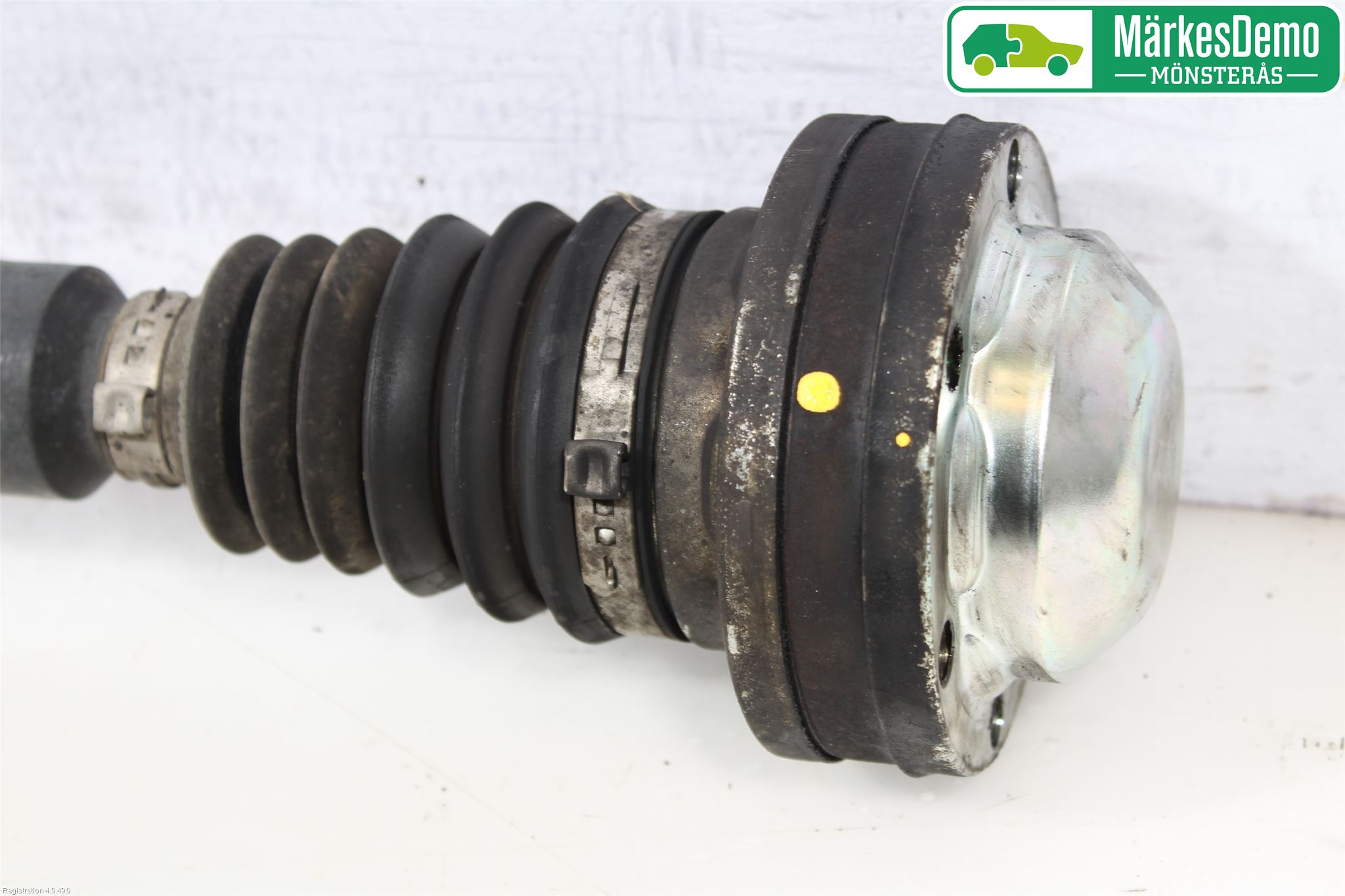 Volkswagen VW CADDY      04-10 Drivaxel Fram Höger