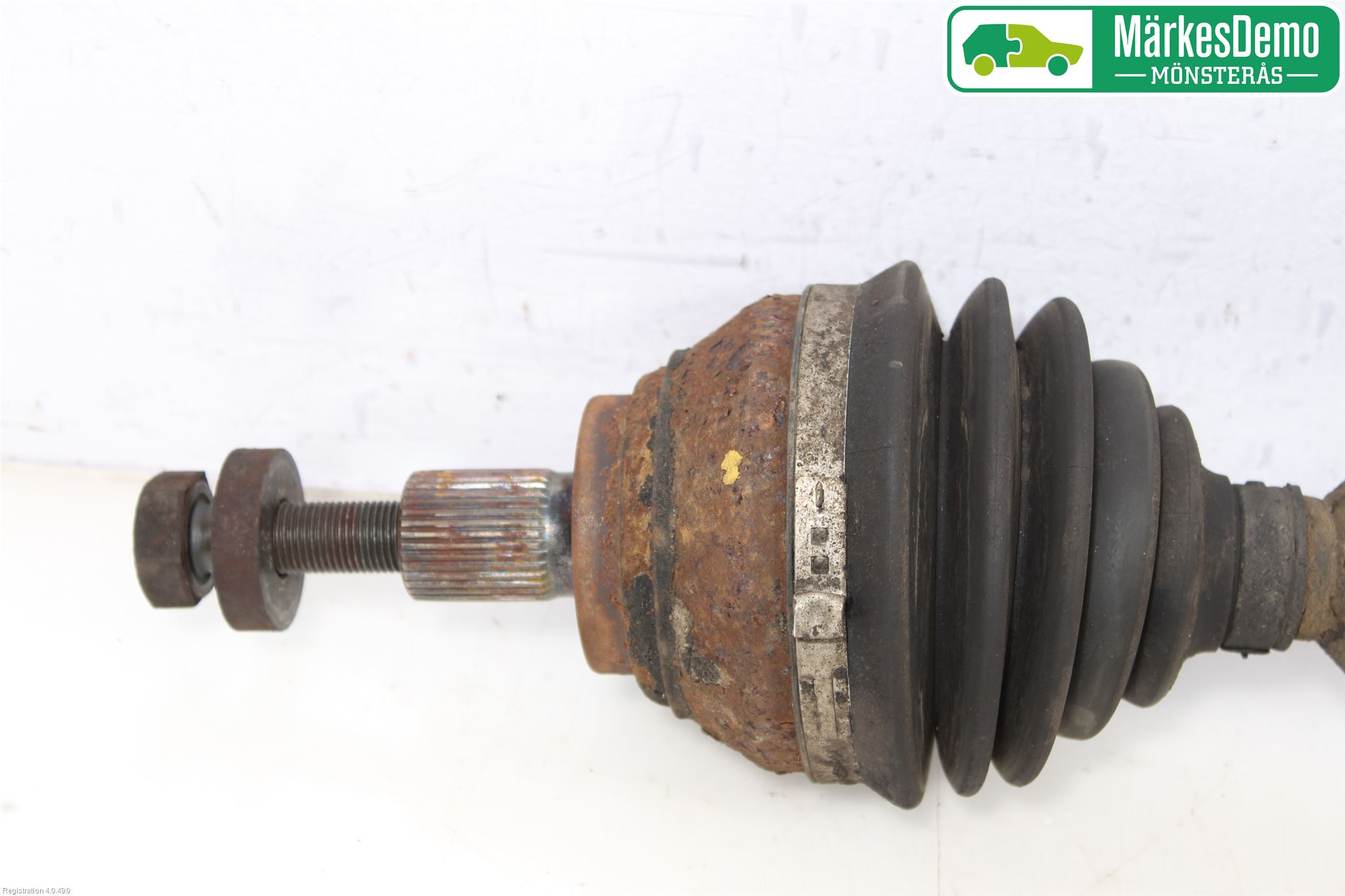 Volkswagen VW CADDY      04-10 Drivaxel Fram Höger